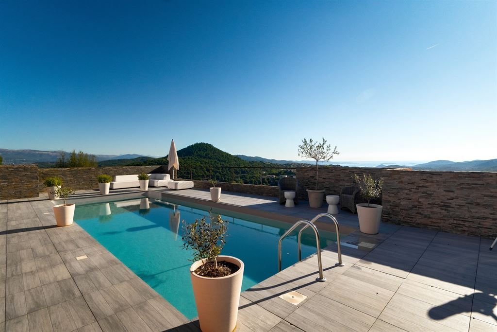 villa de luxe 5 Pièces en vente sur LES ADRETS DE L ESTEREL (83600)
