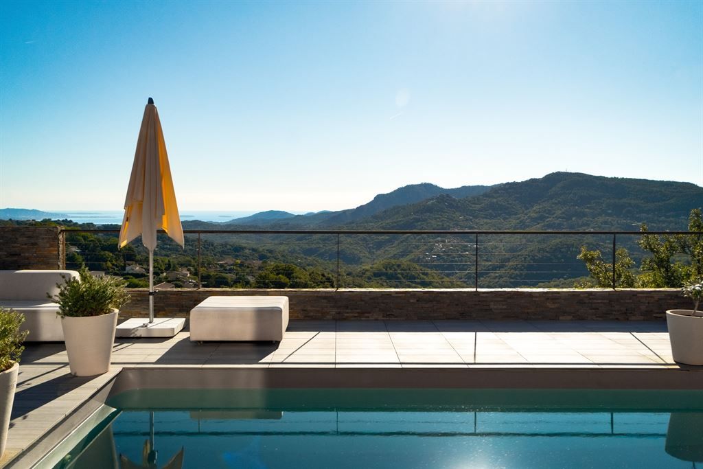 villa de luxe 5 Pièces en vente sur LES ADRETS DE L ESTEREL (83600)