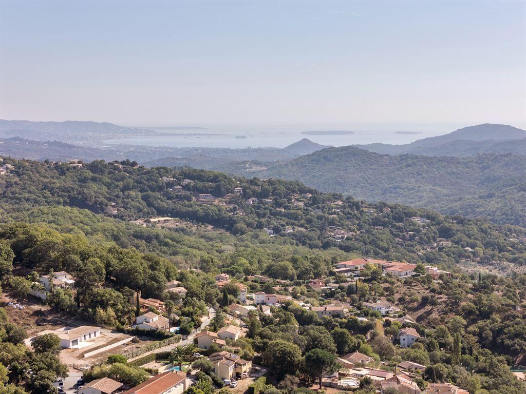 villa de luxe 5 Pièces en vente sur LES ADRETS DE L ESTEREL (83600)
