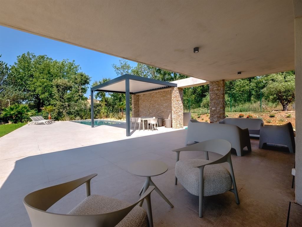 villa de luxe 5 Pièces en vente sur TOURRETTES (83440)