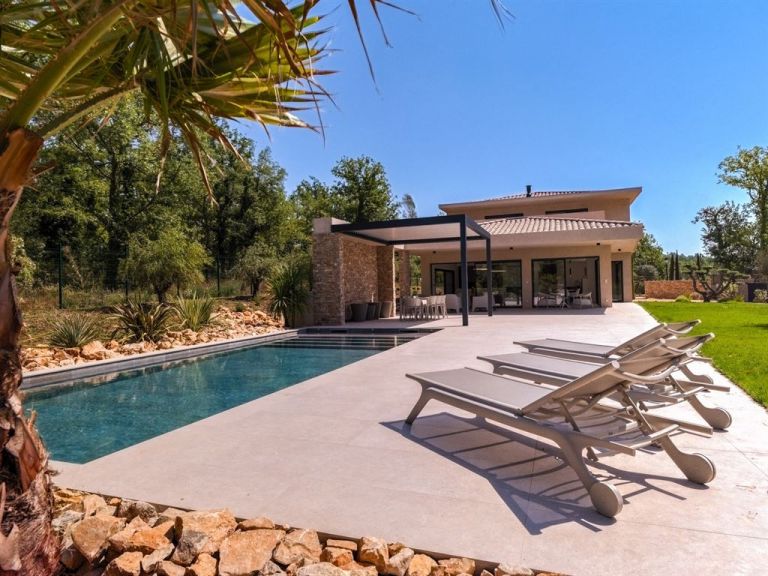 villa de luxe 5 Pièces en vente sur TOURRETTES (83440)