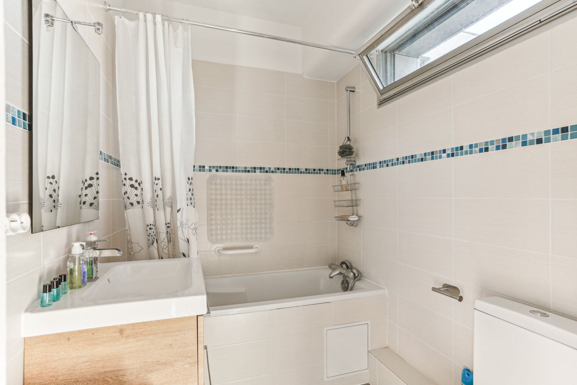 luxury apartment 4 Rooms for sale on NEUILLY SUR SEINE (92200)