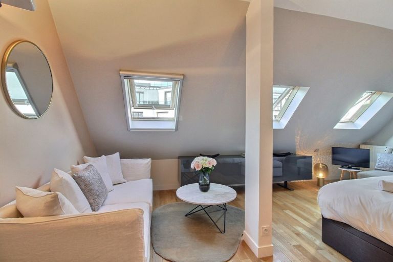 luxury apartment 2 Rooms for rent on PARIS (75008)
