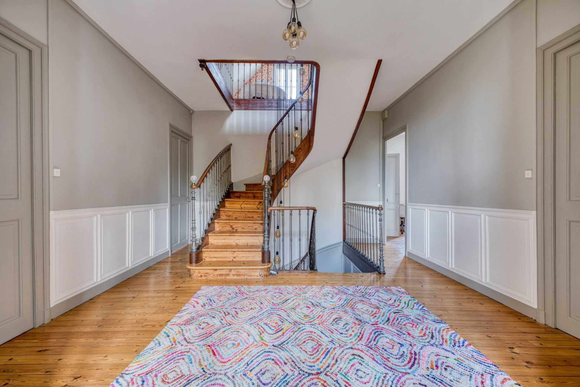 luxury house 8 Rooms for sale on LA ROCHELLE (17000)