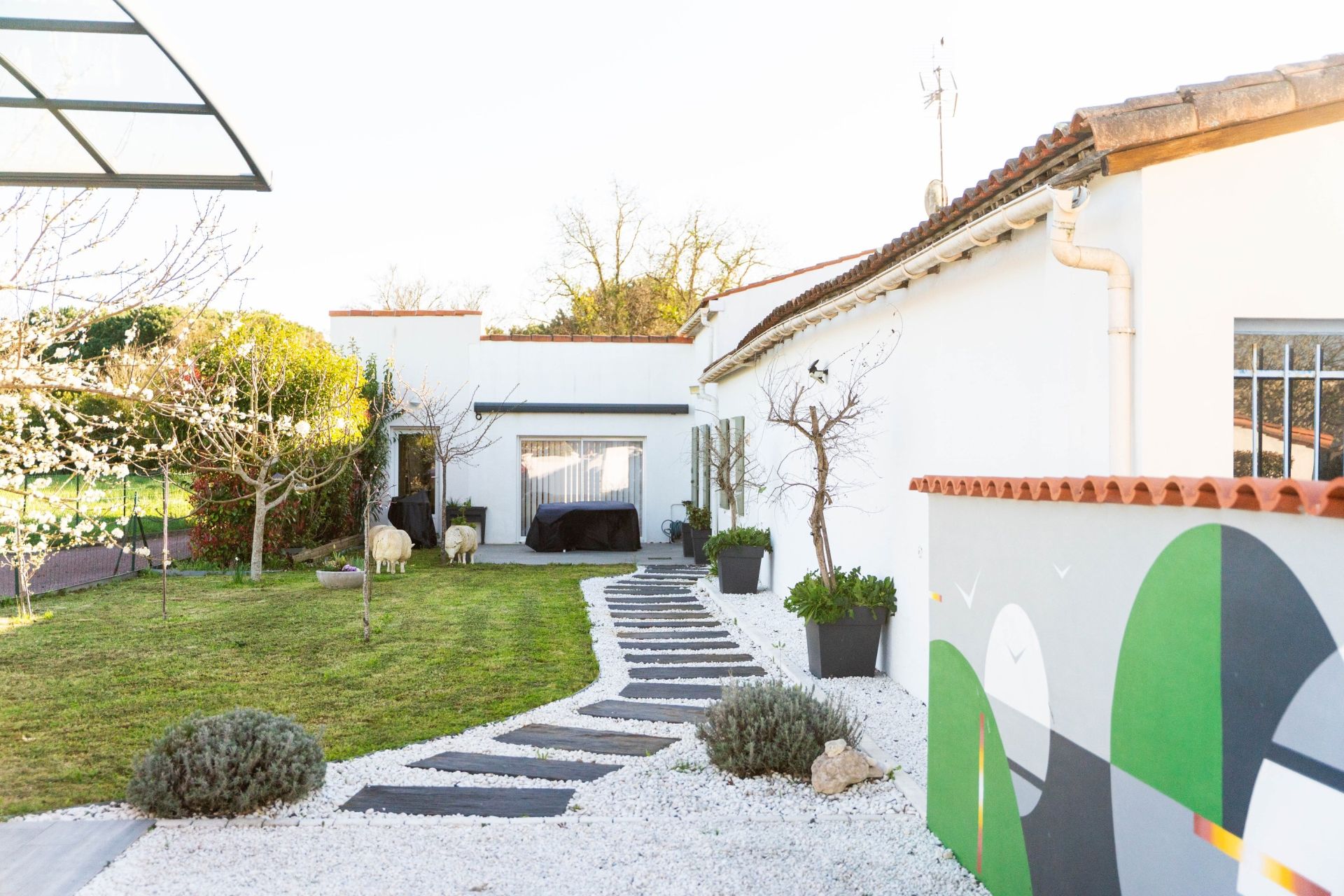 luxury house 4 Rooms for sale on BREUILLET (17920)