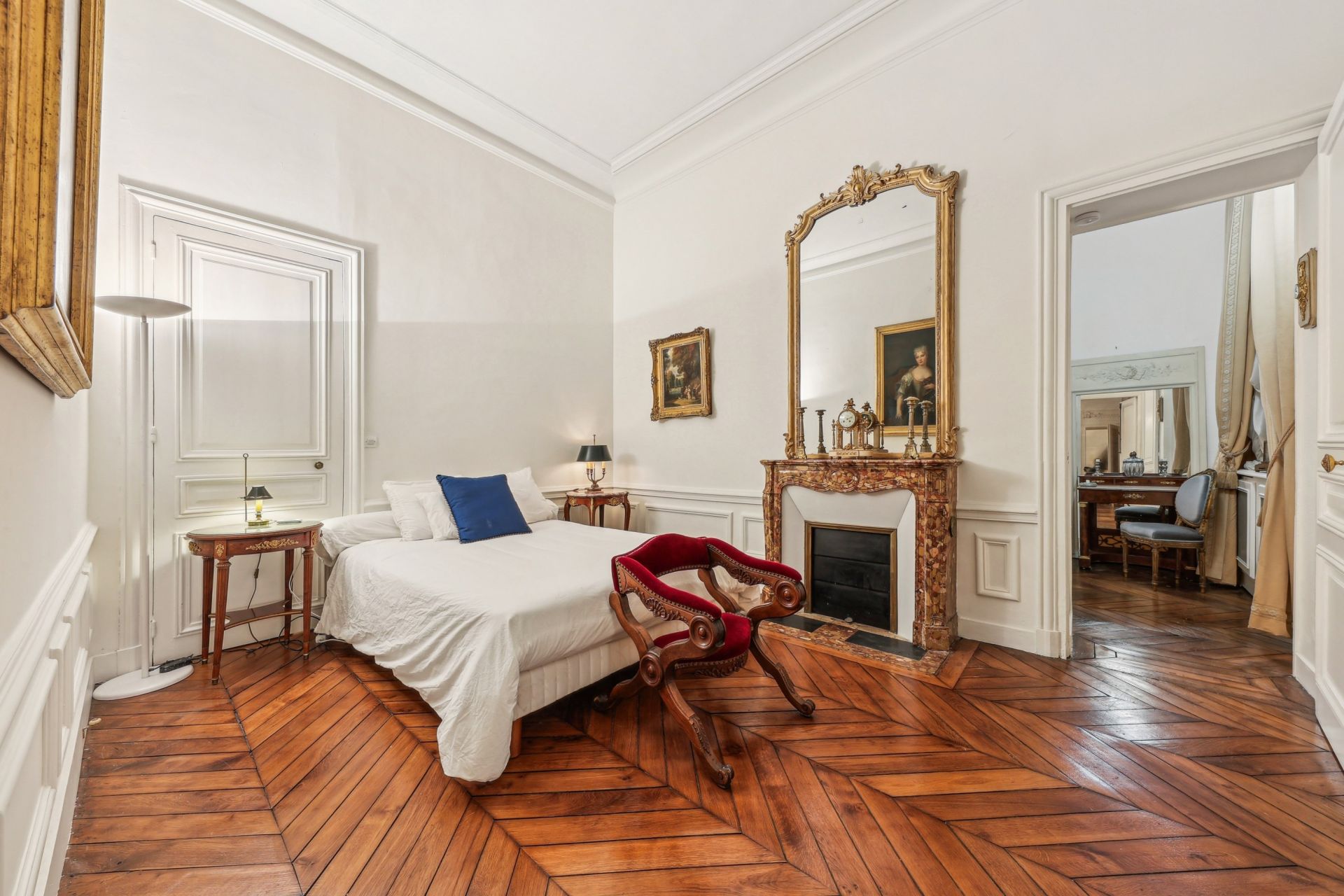 luxury apartment 7 Rooms for sale on PARIS (75008)