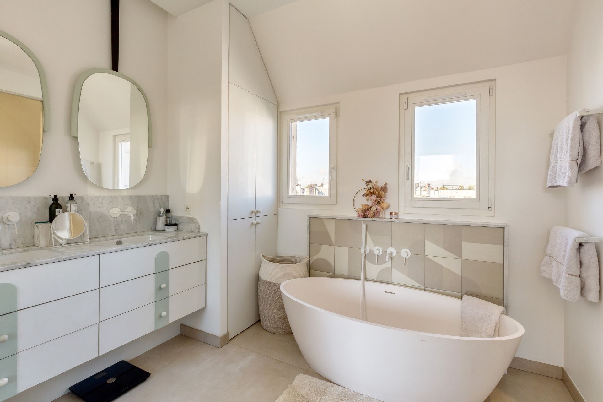 luxury apartment 4 Rooms for sale on PARIS (75016)