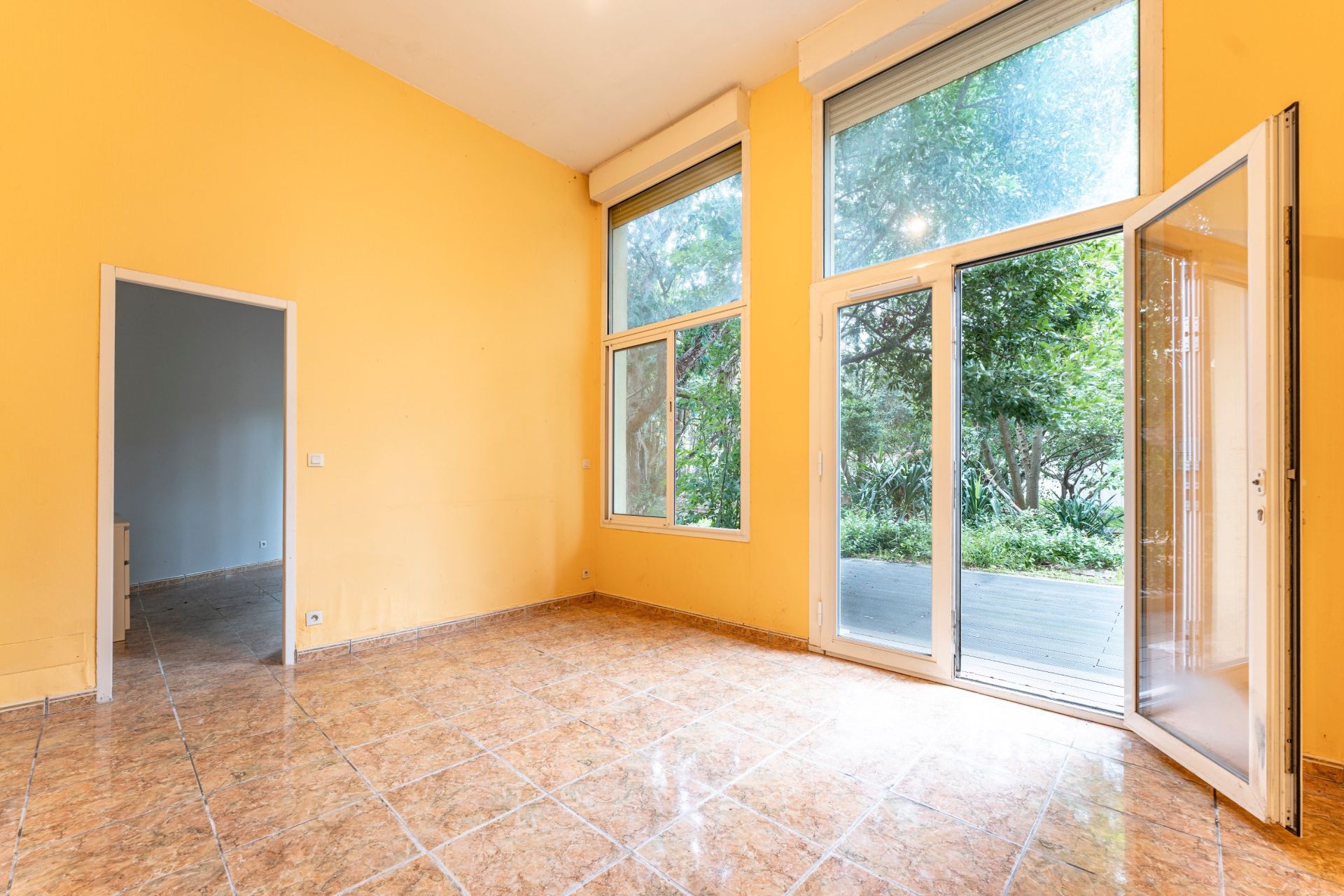 building for sale on SETE (34200)