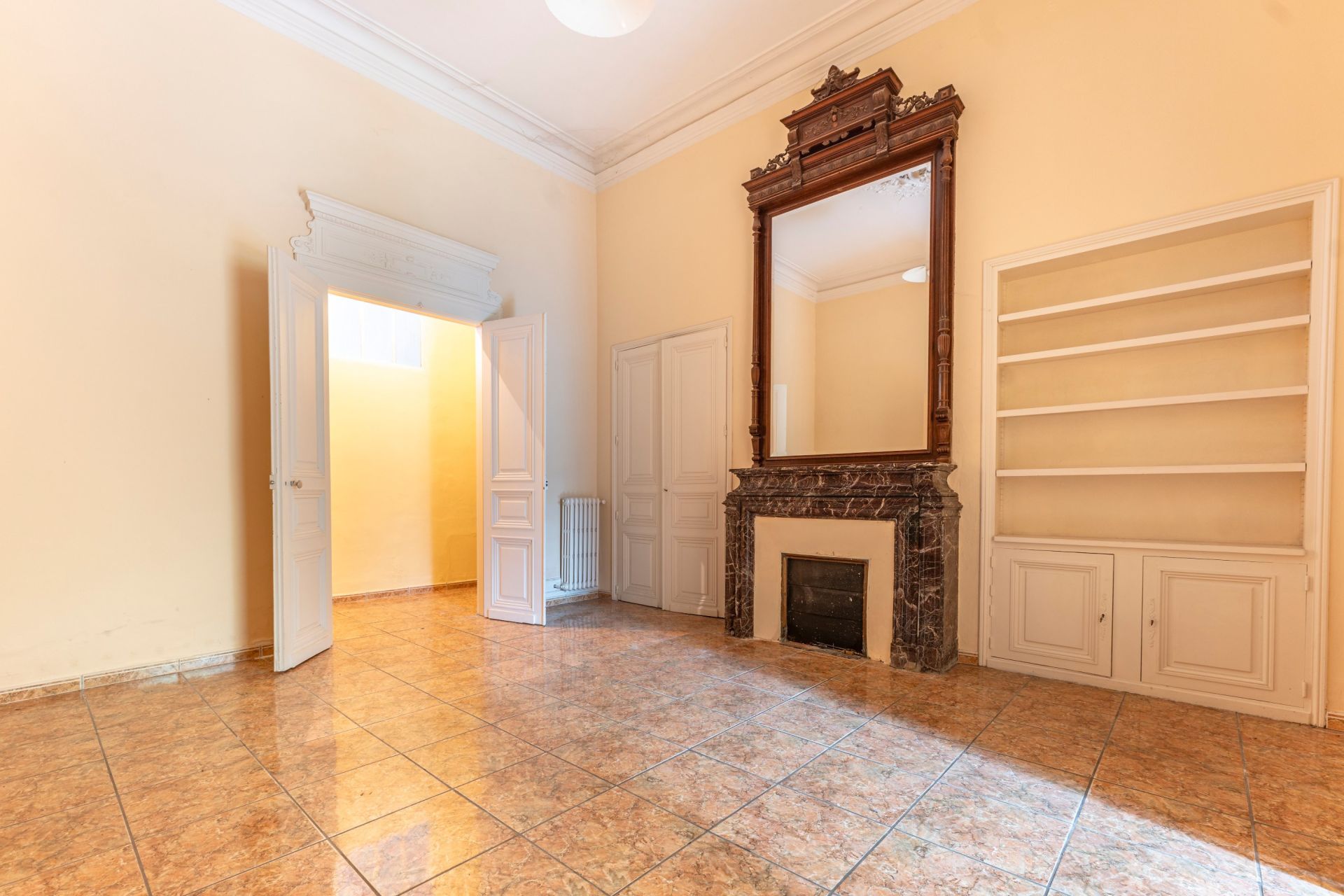 building for sale on SETE (34200)