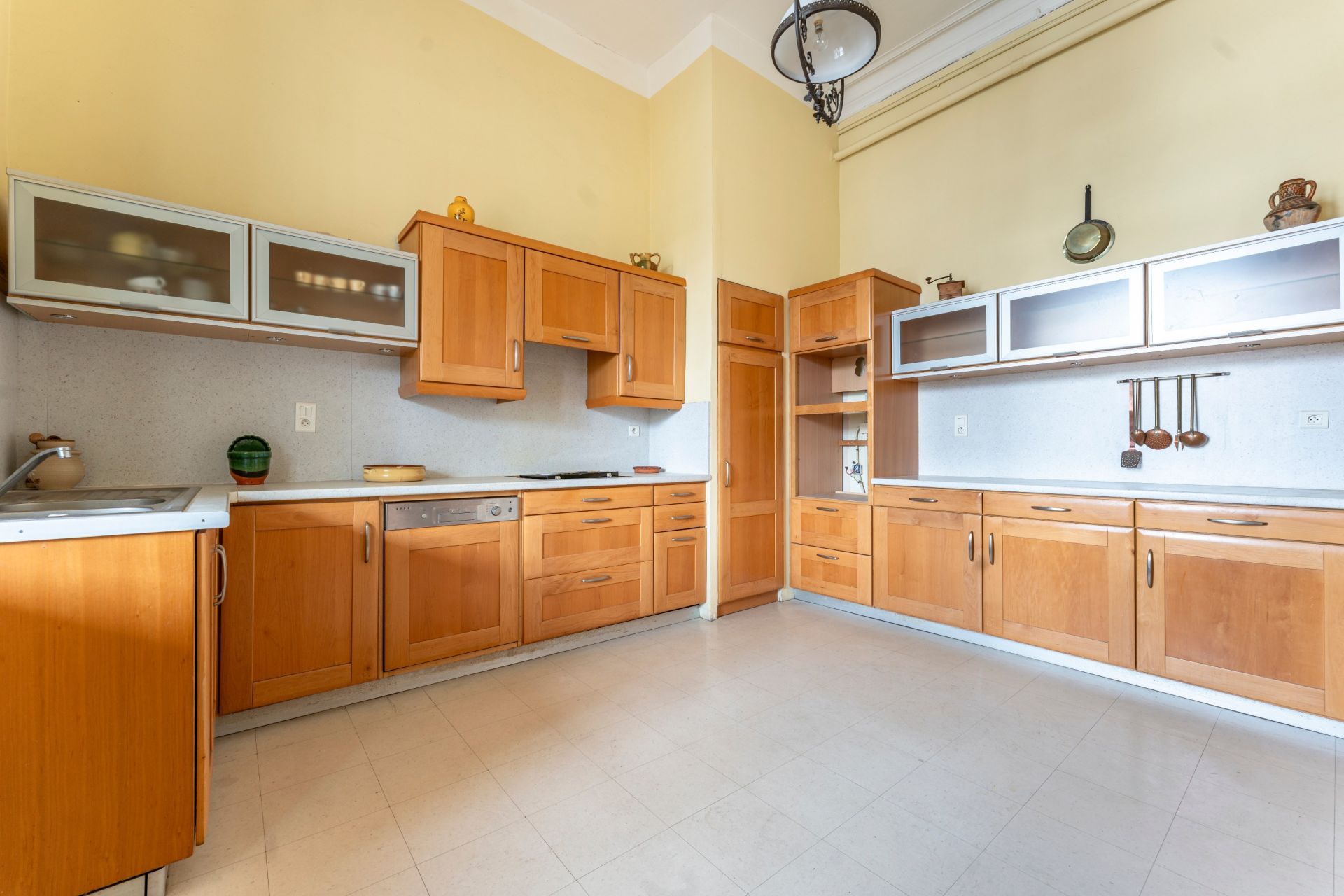 building for sale on SETE (34200)