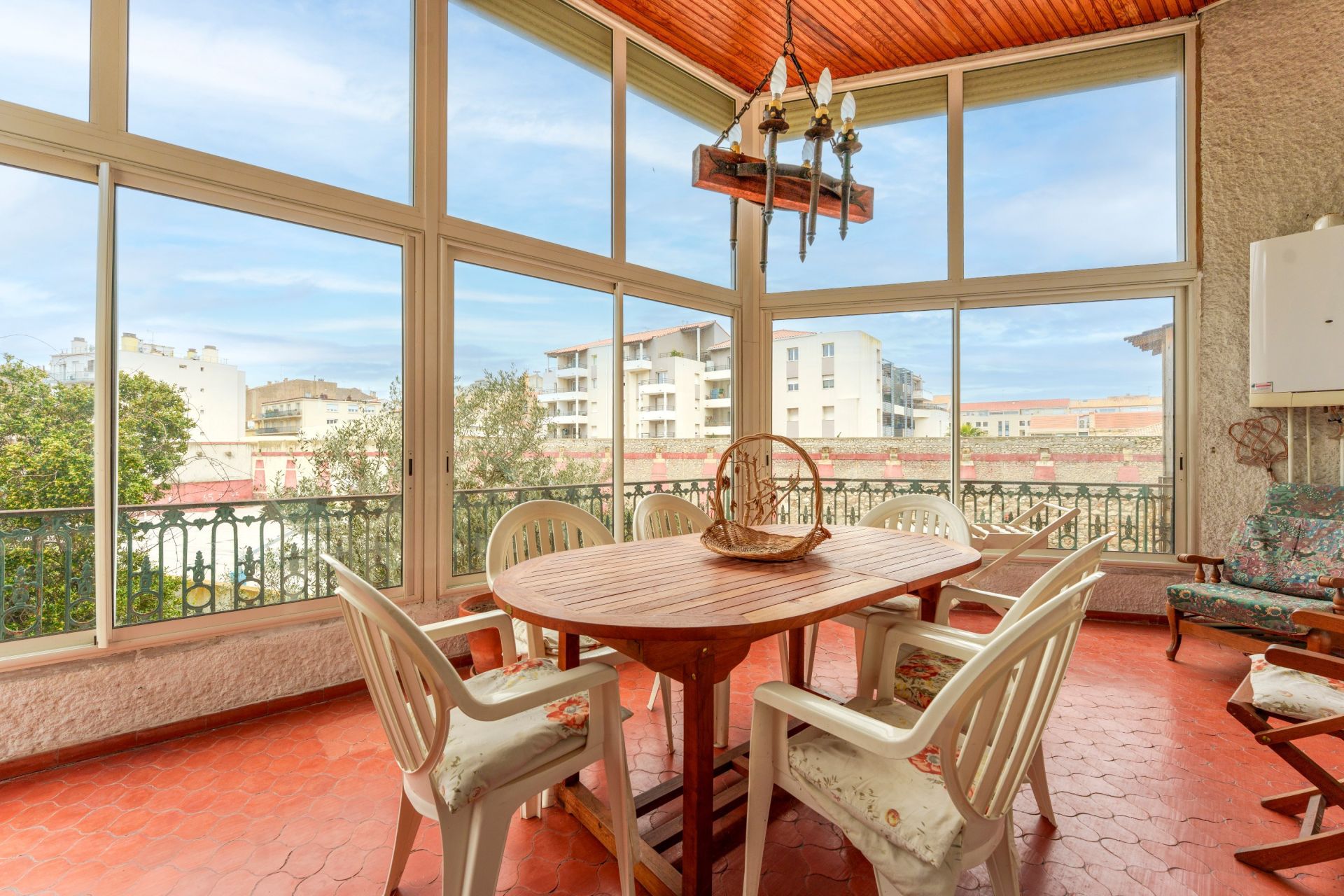building for sale on SETE (34200)