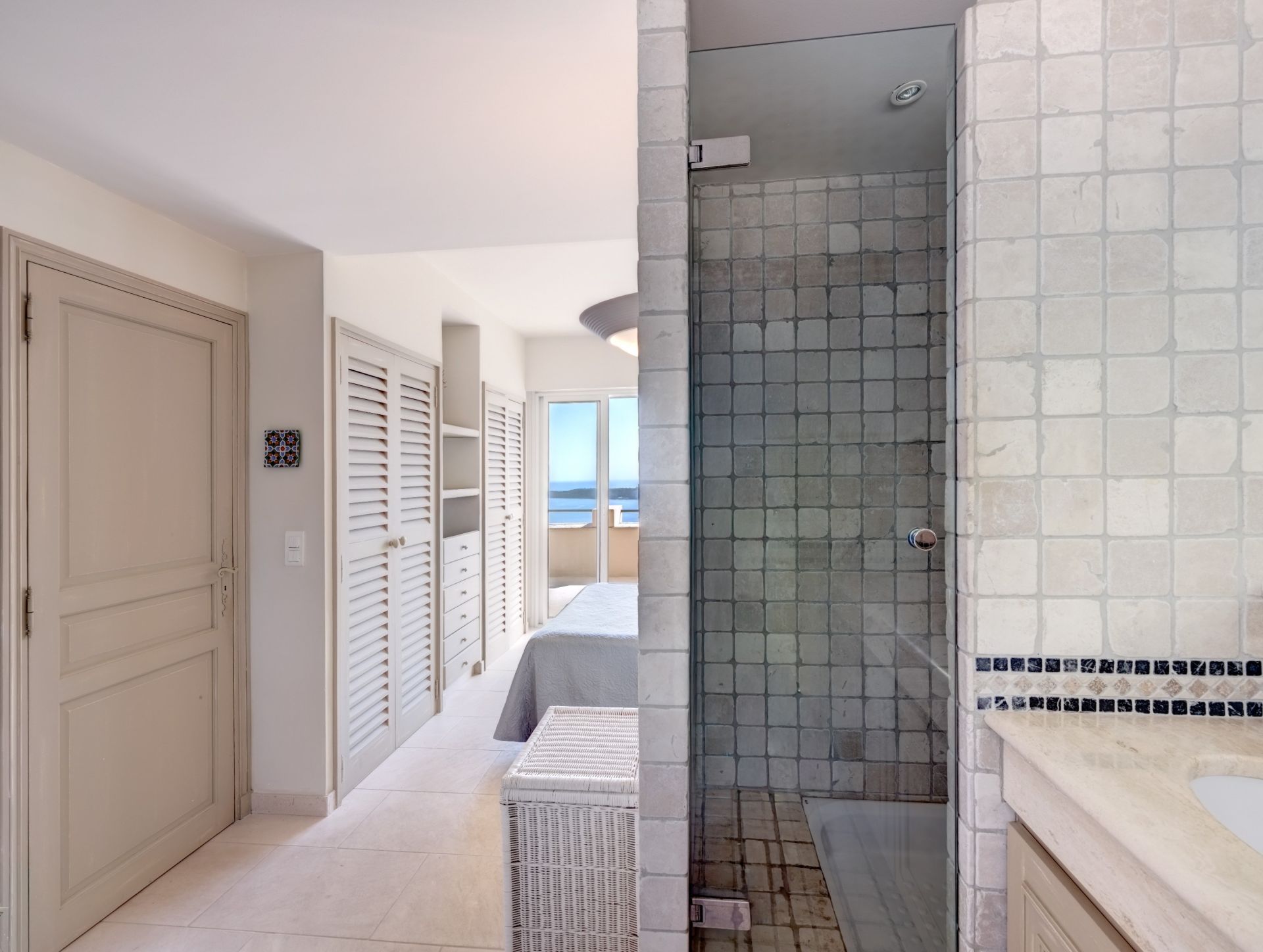 luxury apartment 2 Rooms for sale on CANNES (06400)