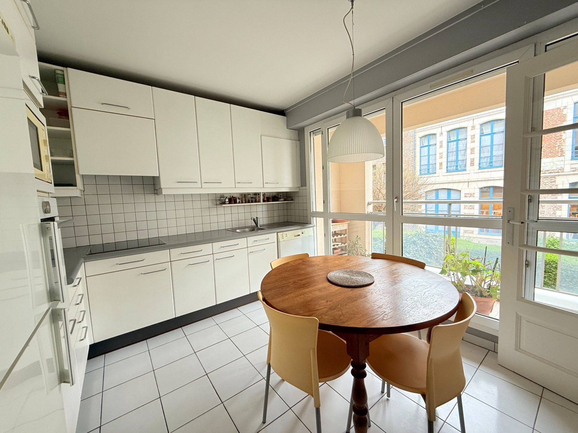 luxury apartment 5 Rooms for sale on LILLE (59800)
