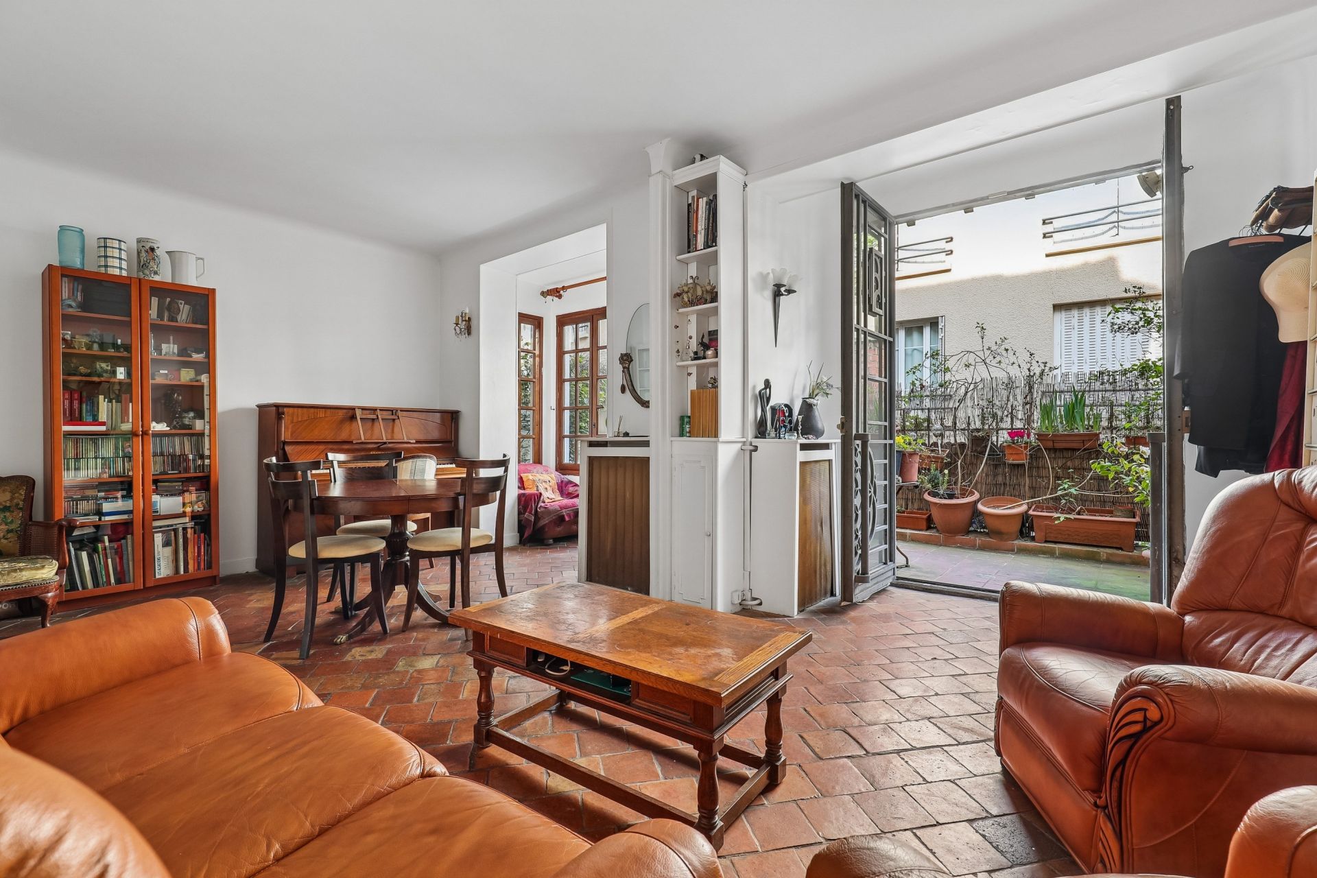 luxury house 7 Rooms for sale on PARIS (75019)