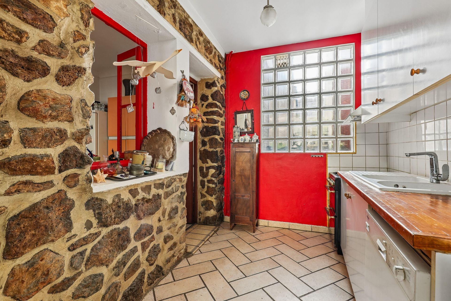 luxury house 7 Rooms for sale on PARIS (75019)