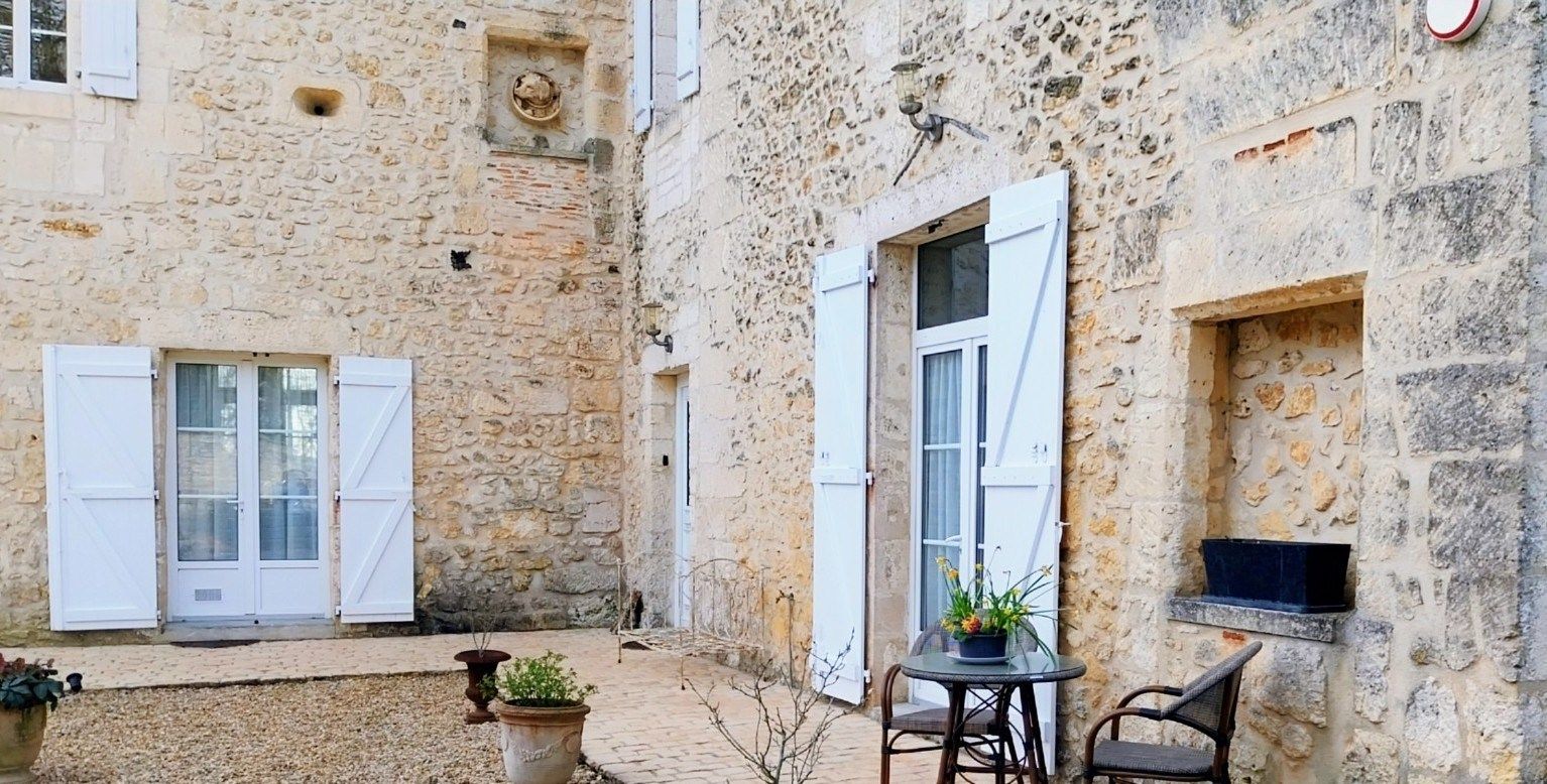maison de luxe 10 Pièces en vente sur CHAMPAGNAC DE BELAIR (24530)