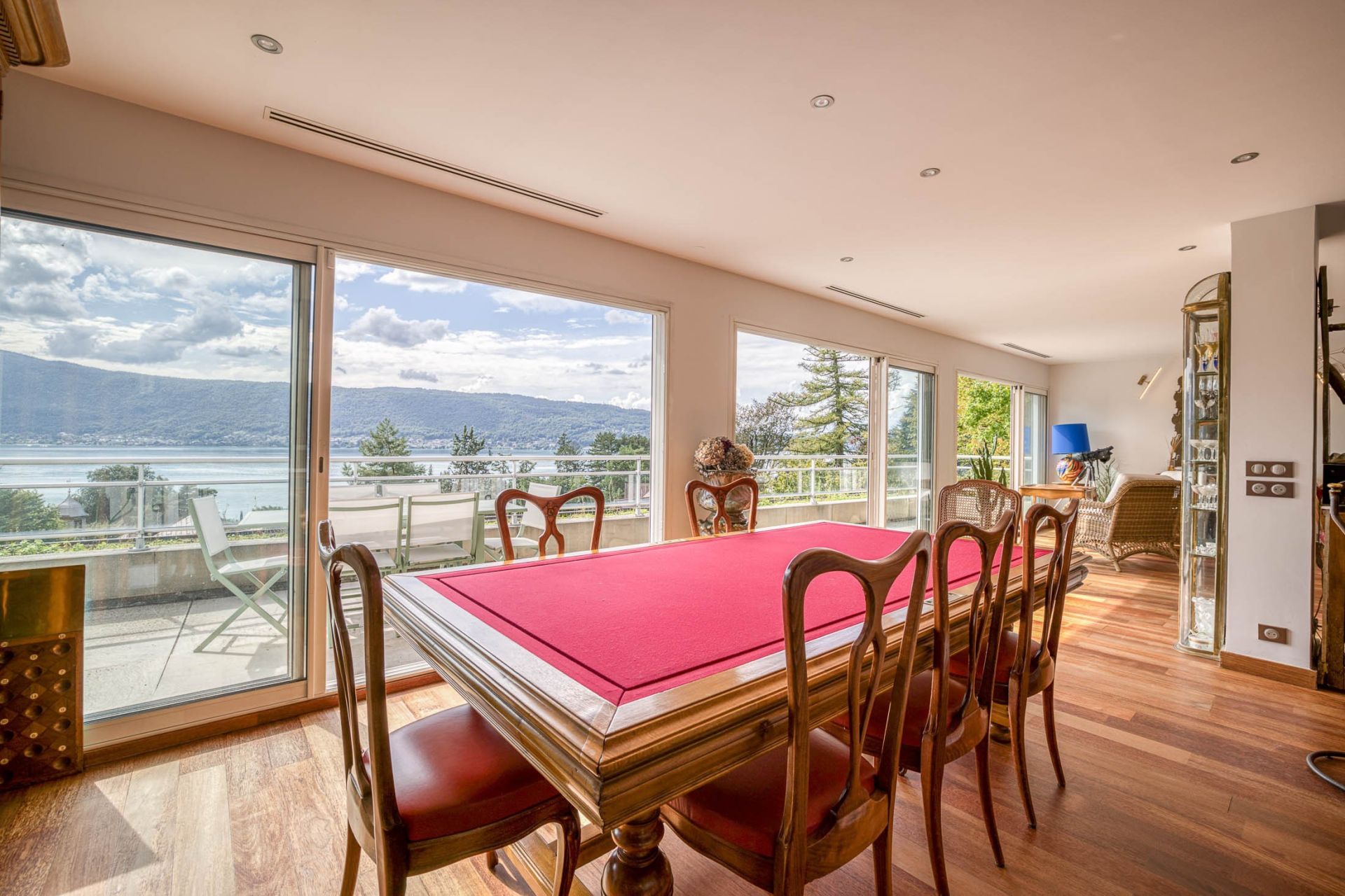 luxury apartment 8 Rooms for sale on VEYRIER DU LAC (74290)