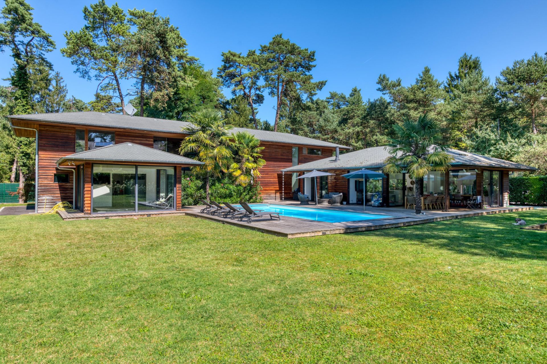 luxury house 9 Rooms for sale on SCIEZ (74140)
