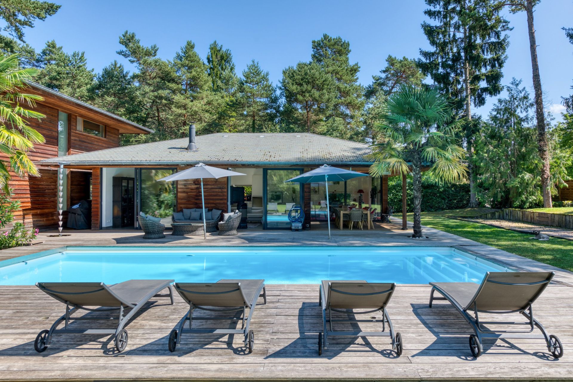 luxury house 9 Rooms for sale on SCIEZ (74140)