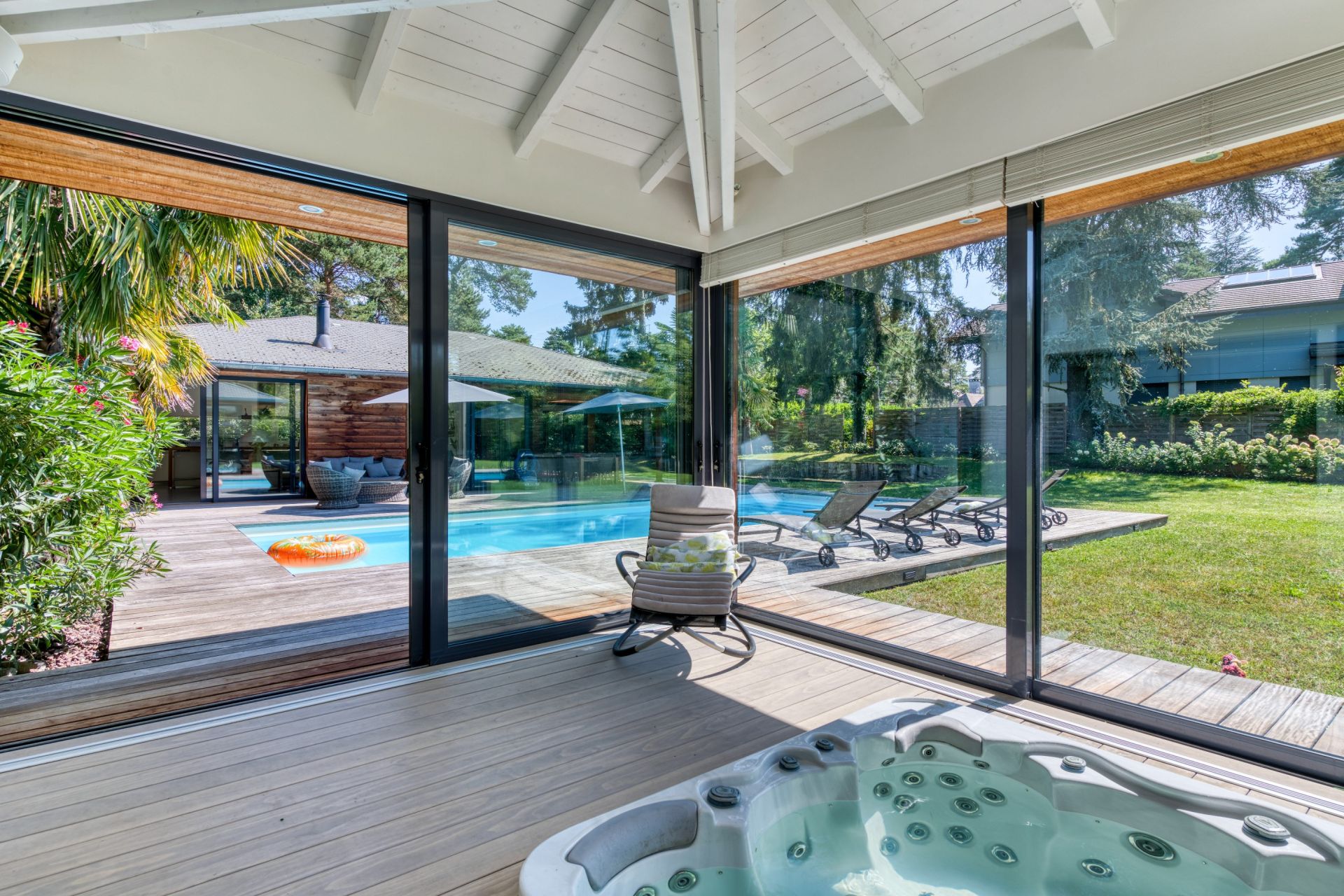 luxury house 9 Rooms for sale on SCIEZ (74140)