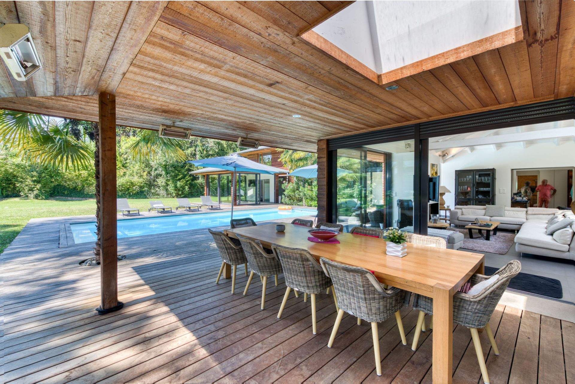 luxury house 9 Rooms for sale on SCIEZ (74140)