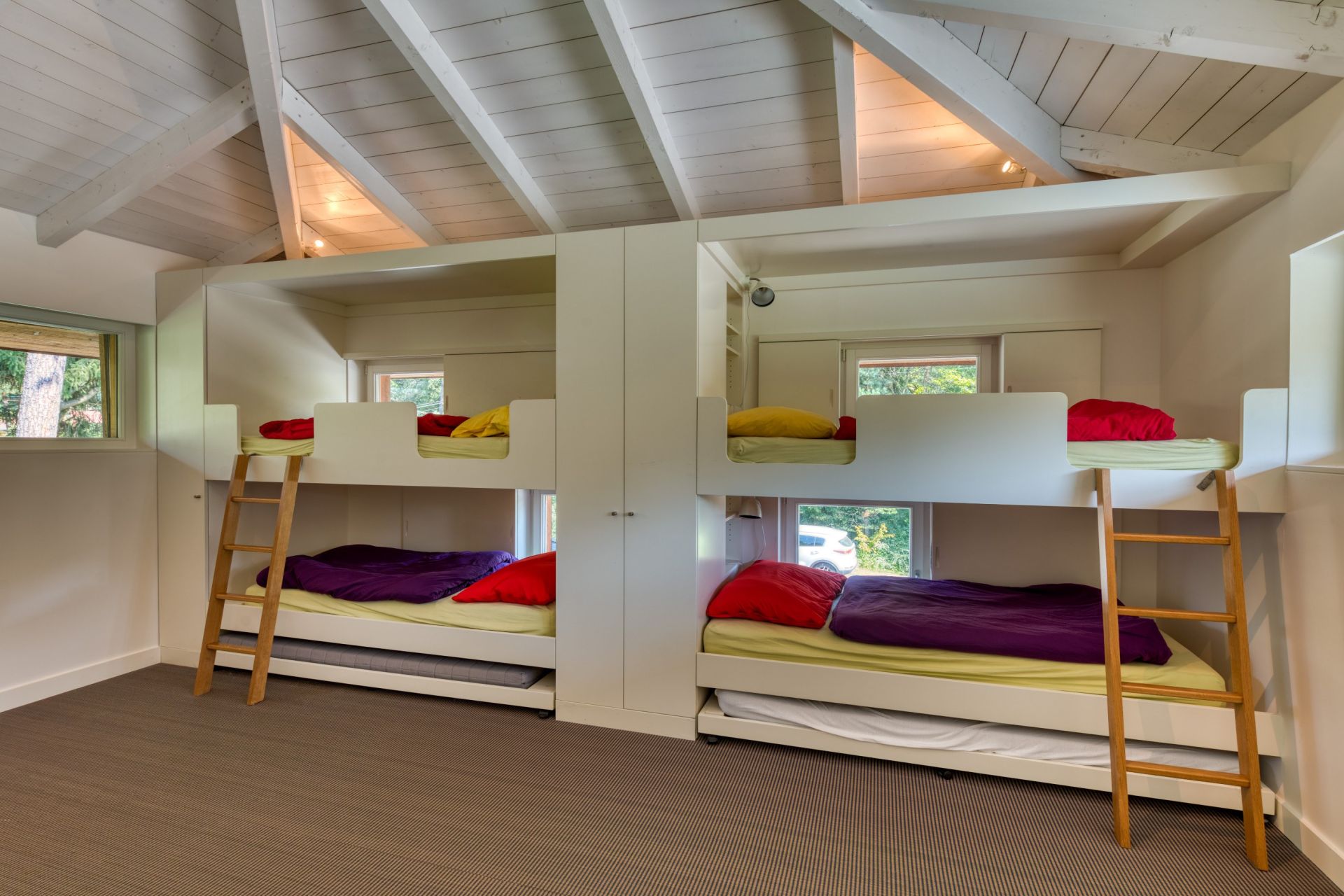 luxury house 9 Rooms for sale on SCIEZ (74140)