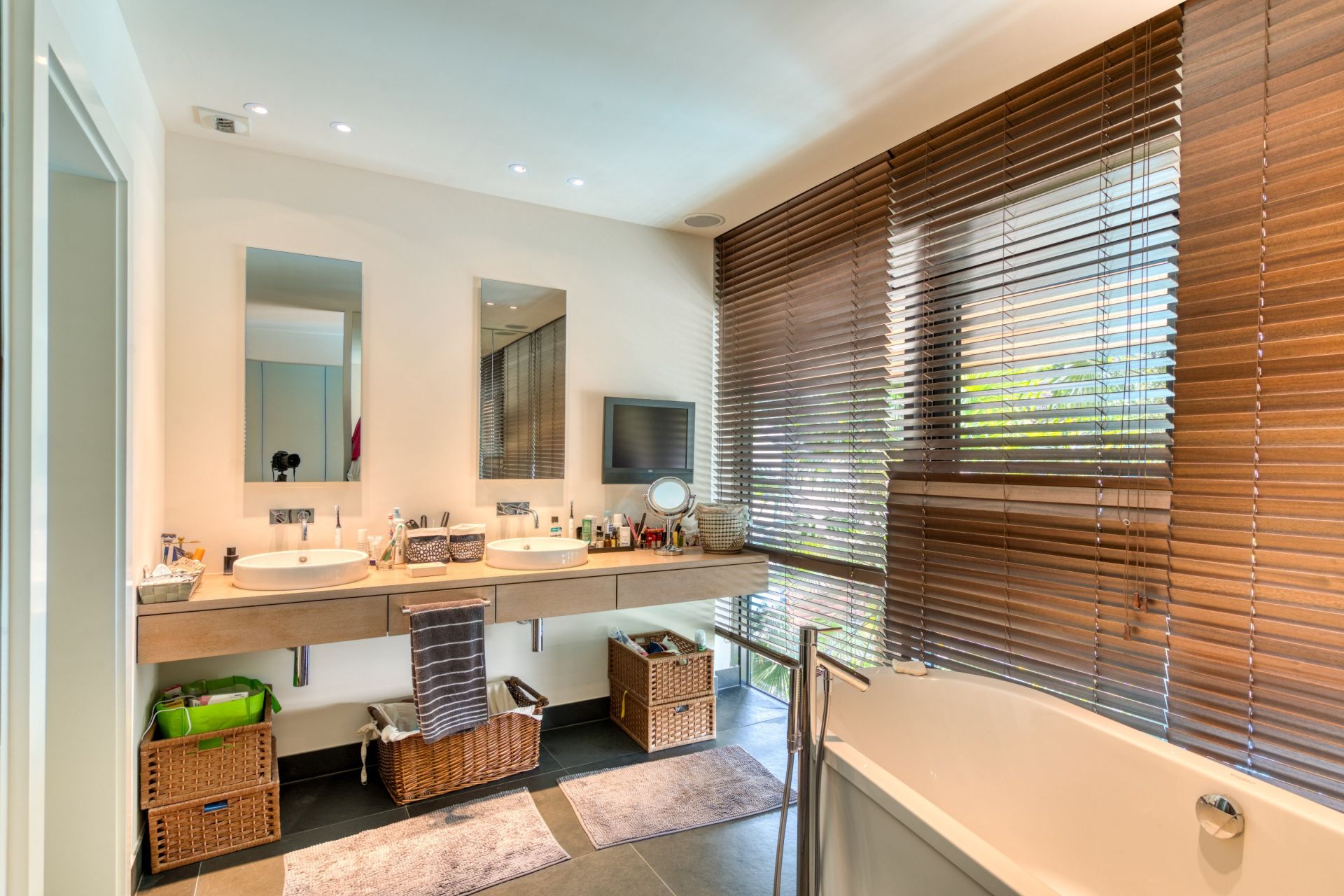 luxury house 9 Rooms for sale on SCIEZ (74140)