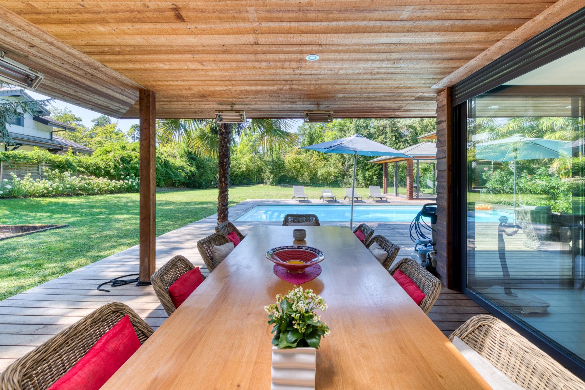 luxury house 9 Rooms for sale on SCIEZ (74140)