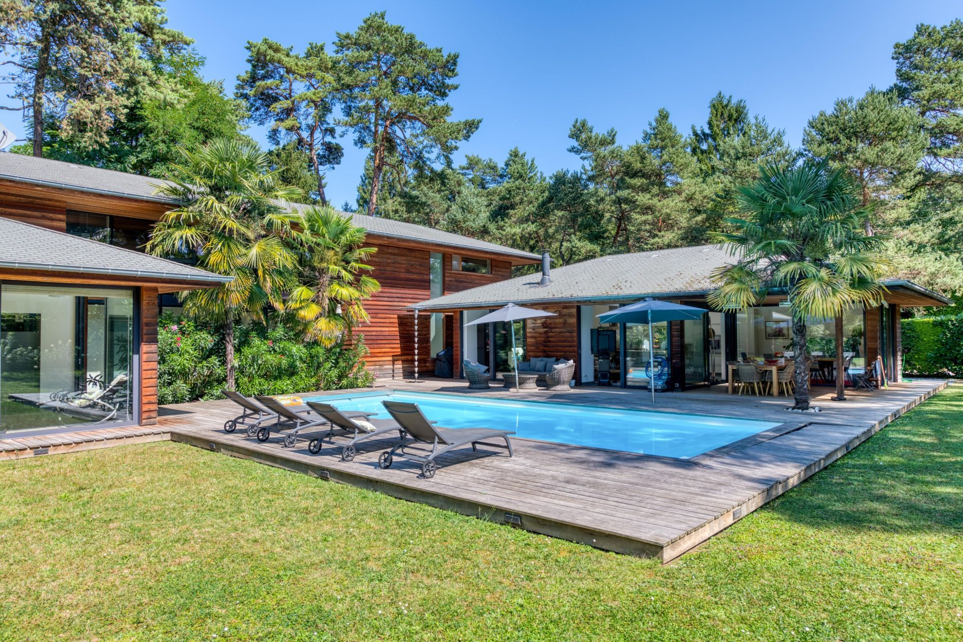 luxury house 9 Rooms for sale on SCIEZ (74140)