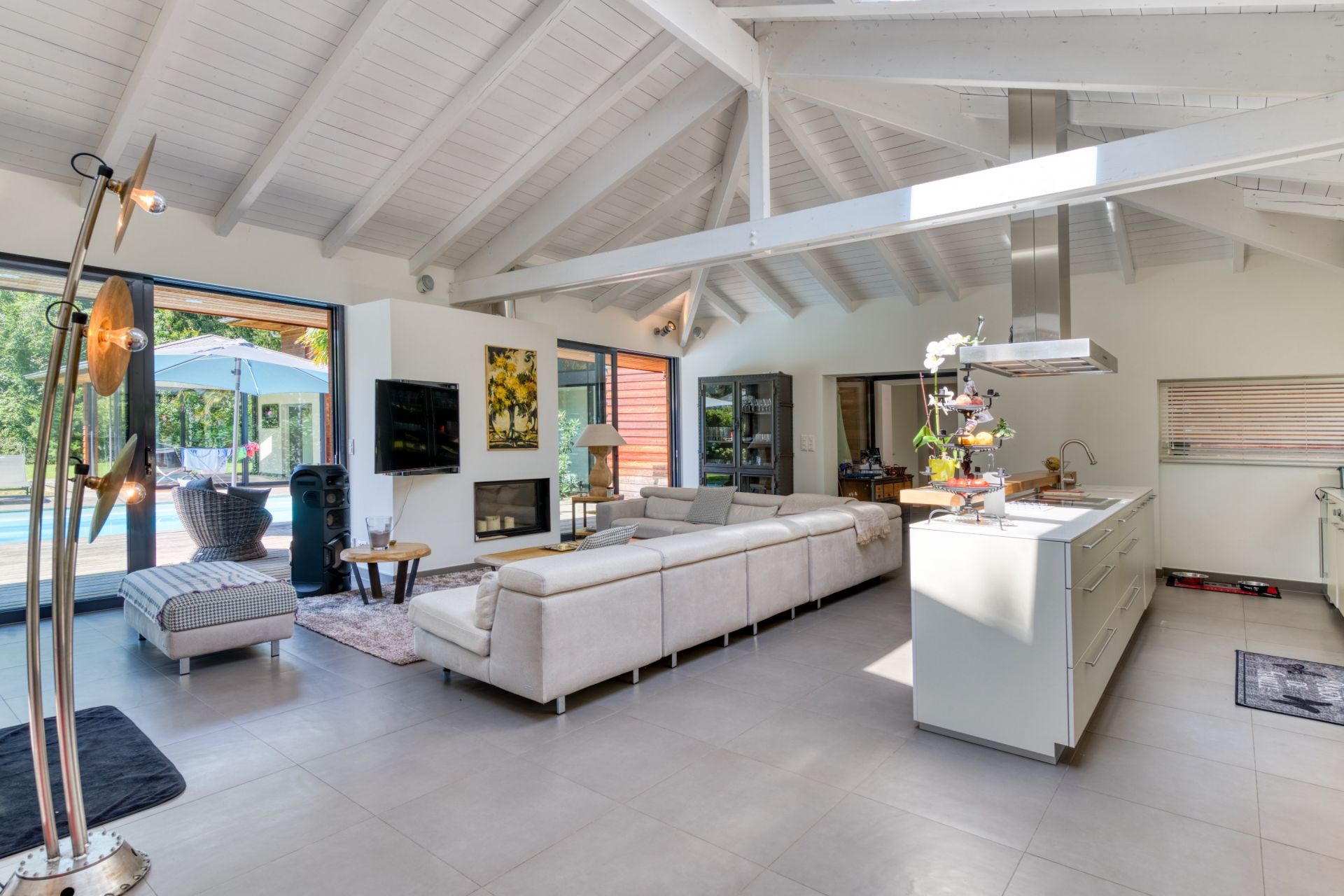 luxury house 9 Rooms for sale on SCIEZ (74140)