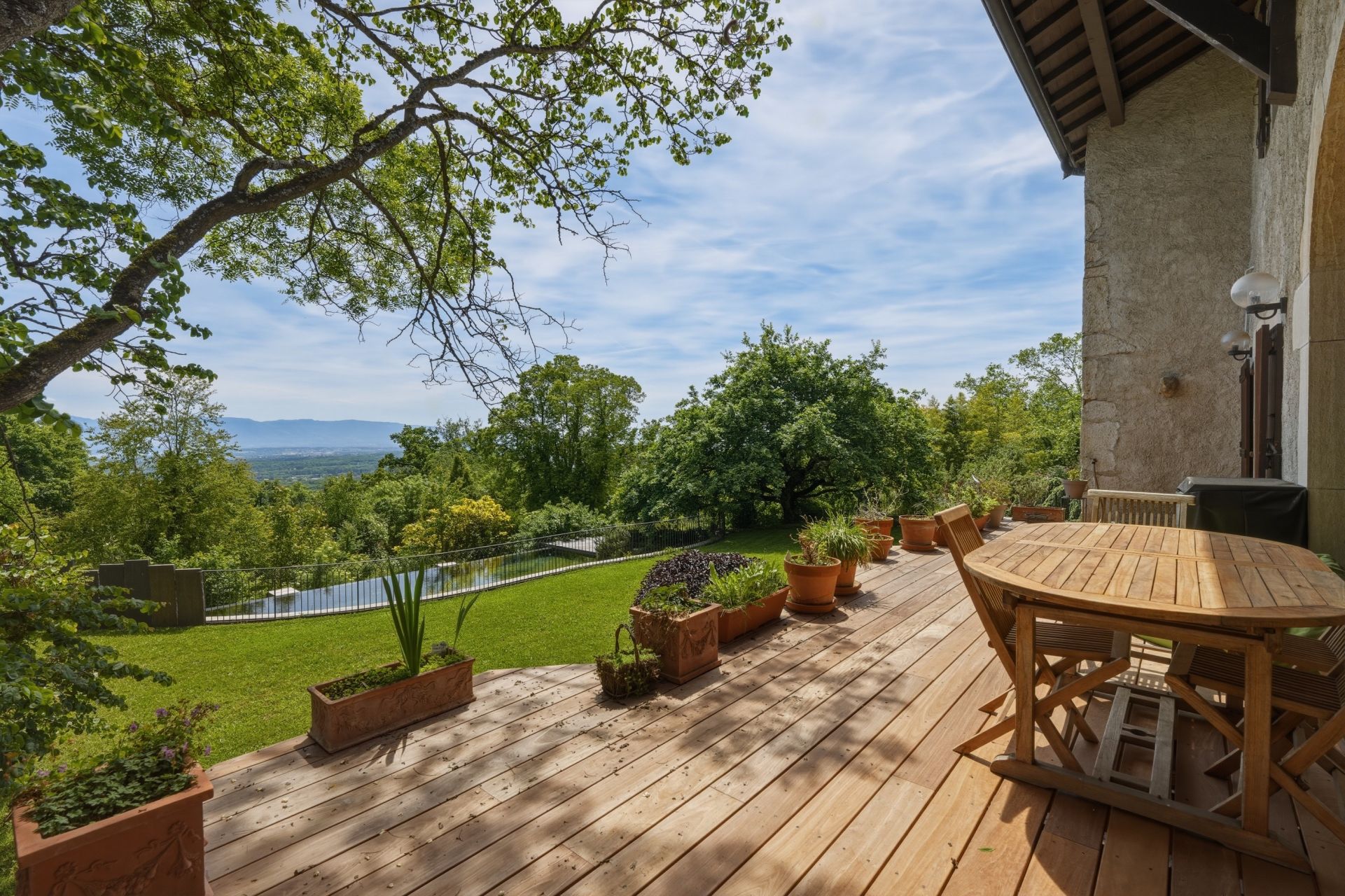 luxury house 12 Rooms for sale on GRILLY (01220)