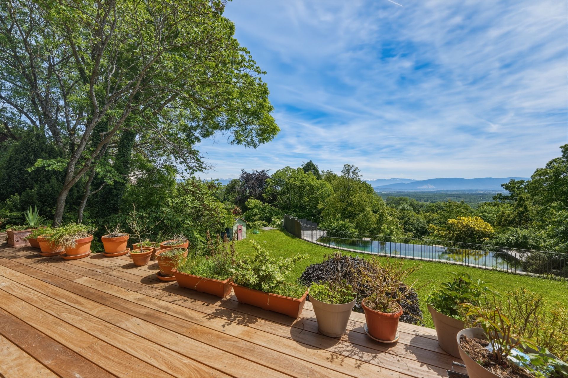 luxury house 12 Rooms for sale on GRILLY (01220)