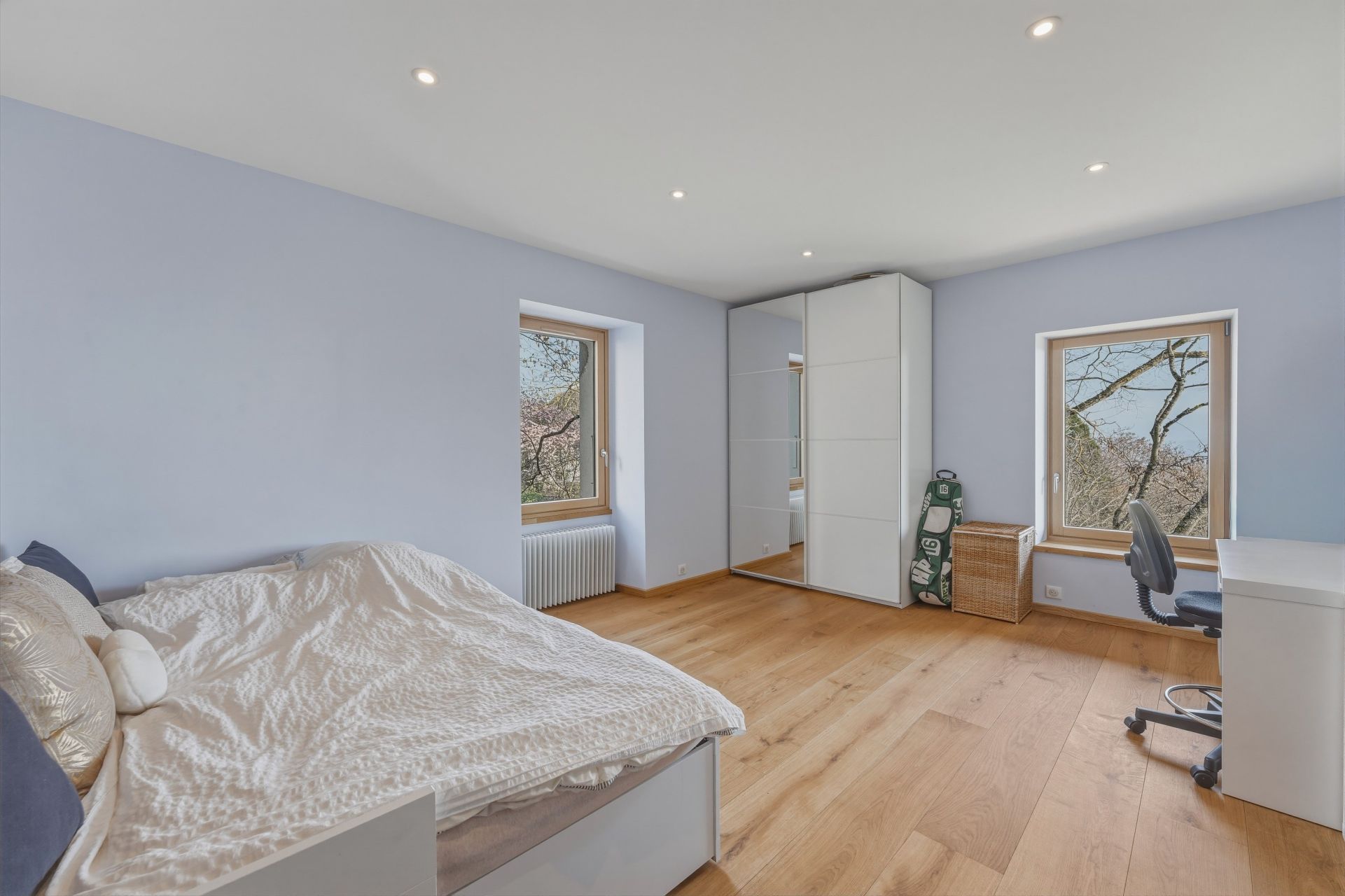 luxury house 12 Rooms for sale on GRILLY (01220)