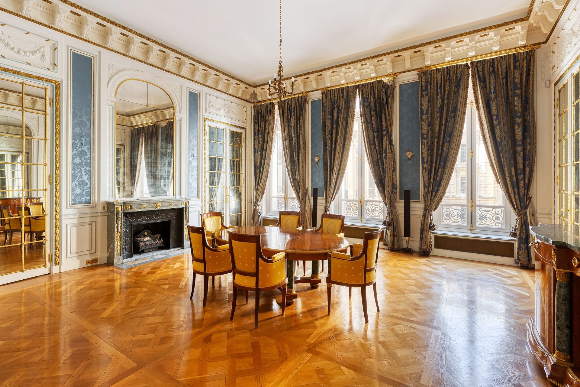 luxury apartment 8 Rooms for sale on PARIS (75008)