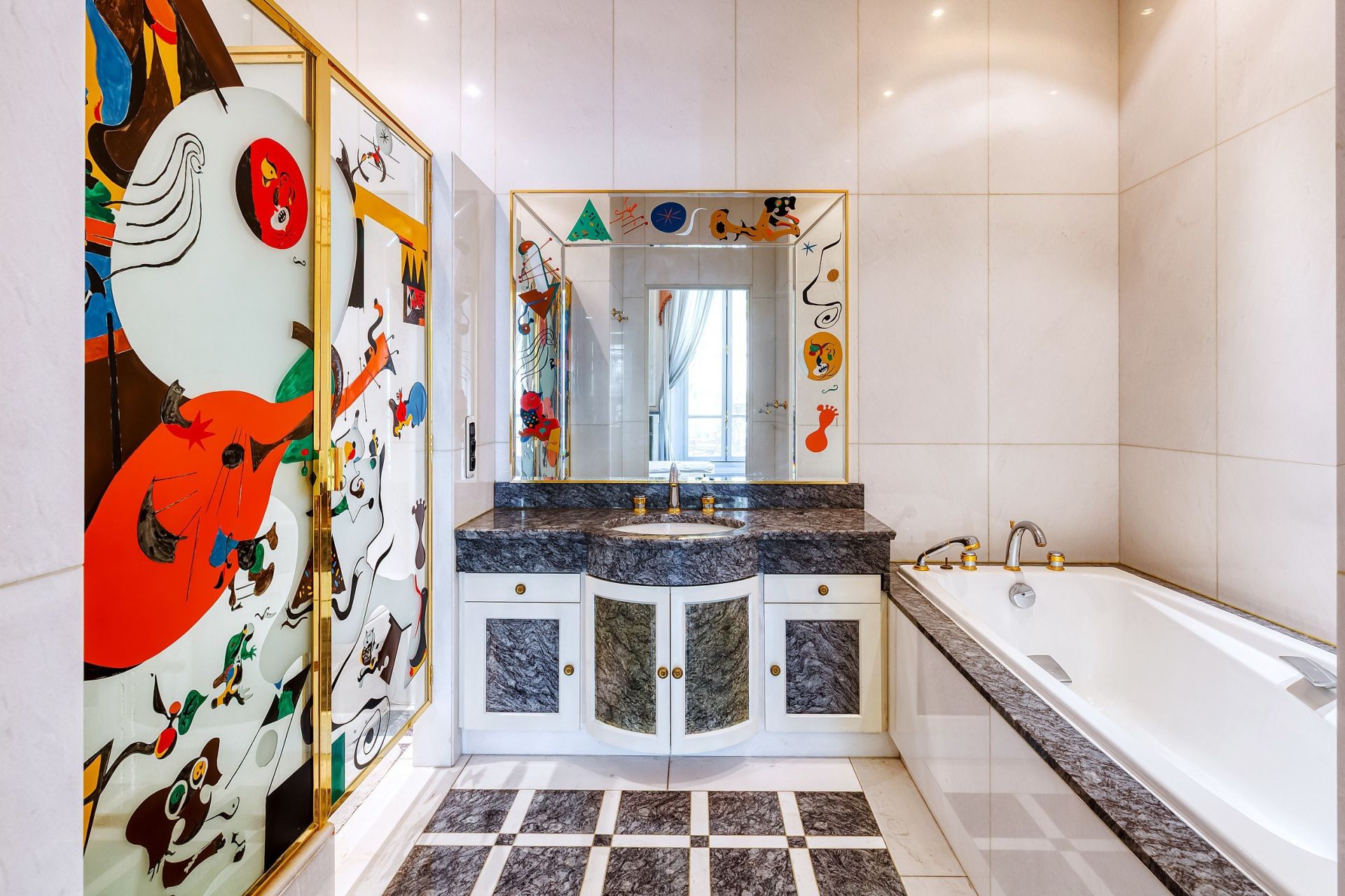 luxury apartment 8 Rooms for sale on PARIS (75008)