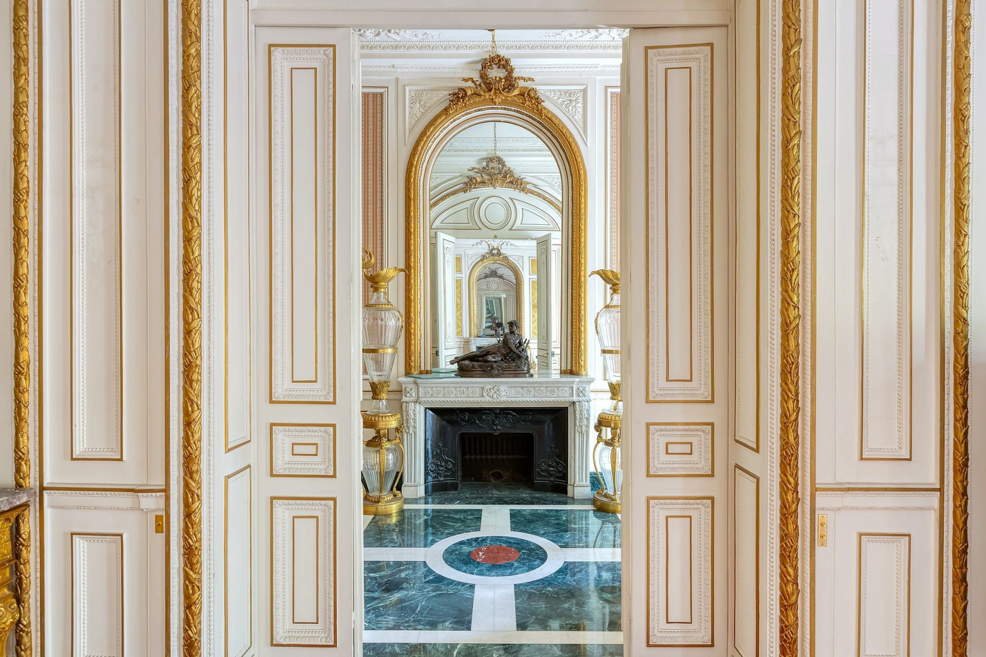 luxury apartment 8 Rooms for sale on PARIS (75008)