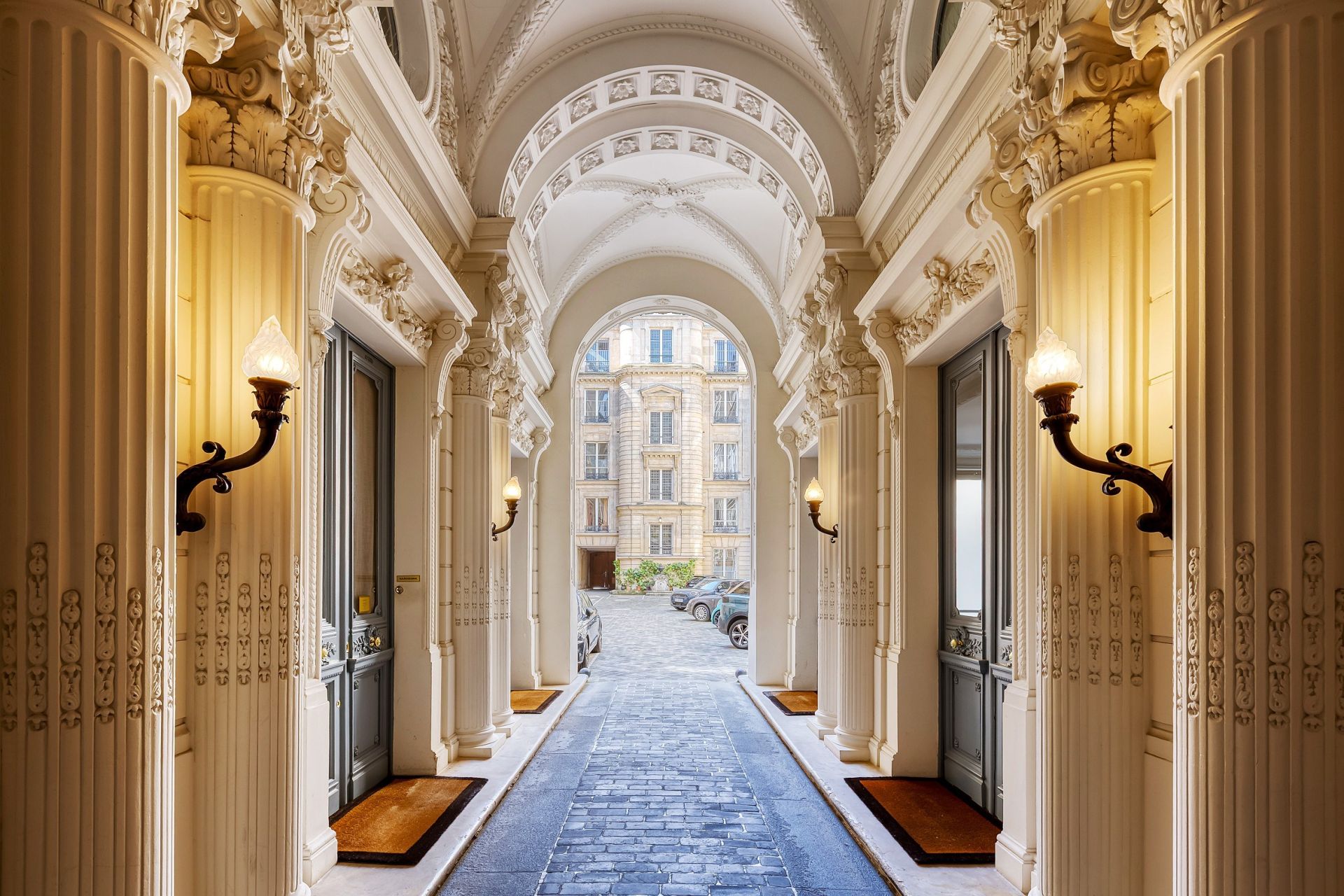 luxury apartment 8 Rooms for sale on PARIS (75008)