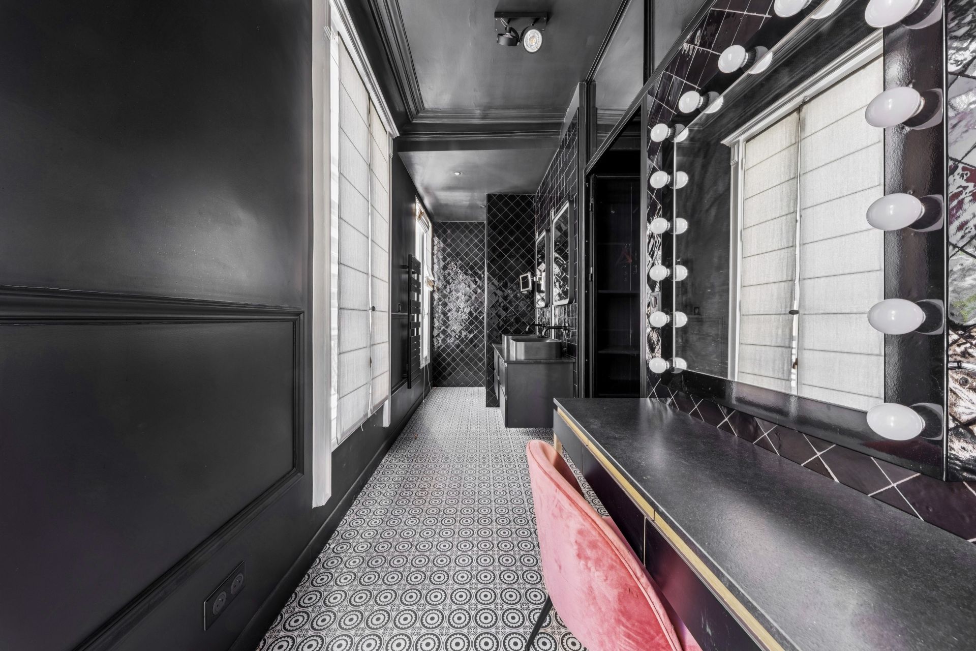 townhouse 8 Rooms for sale on PARIS (75016)