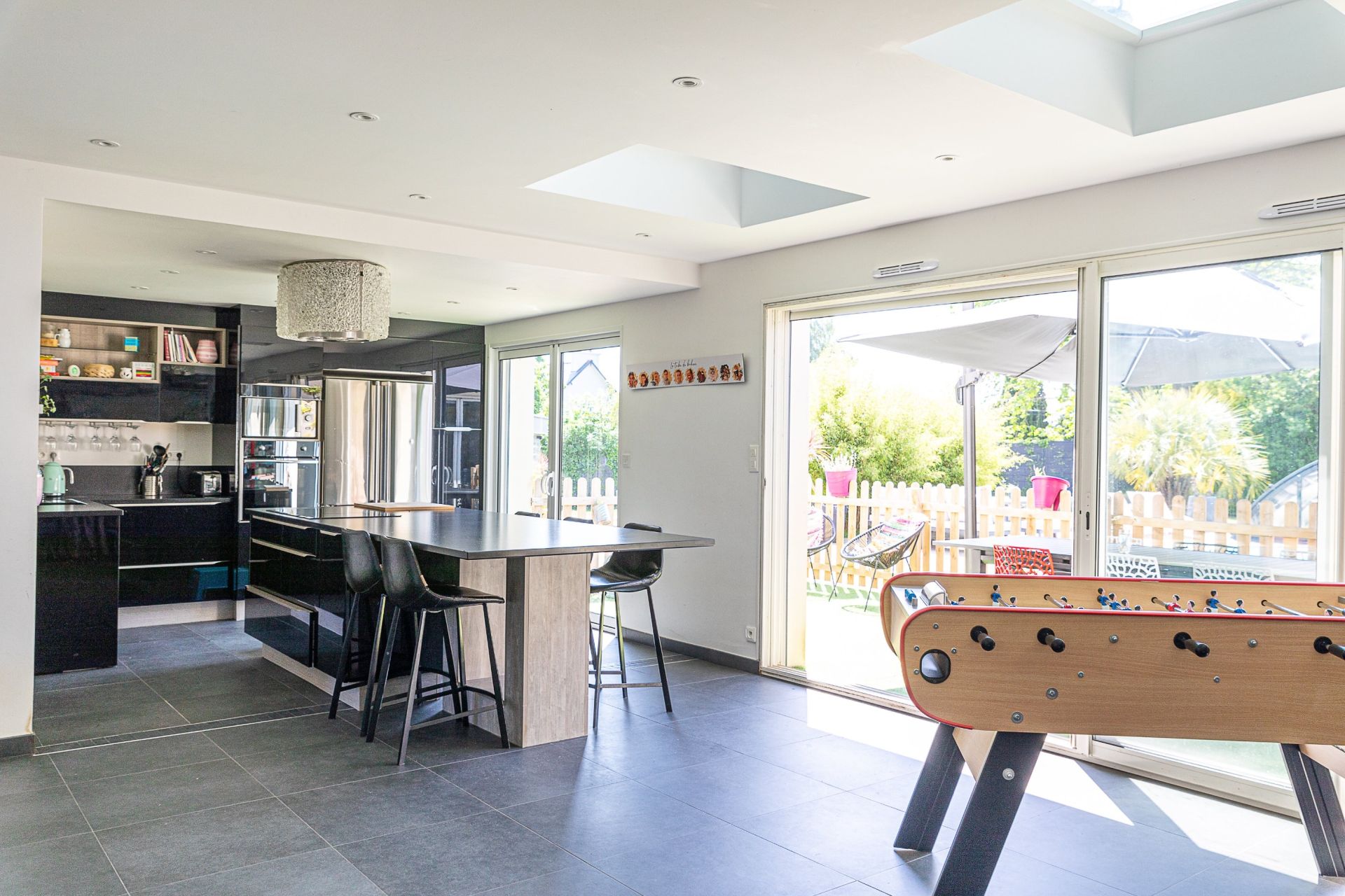 luxury house 9 Rooms for sale on PLOURHAN (22410)