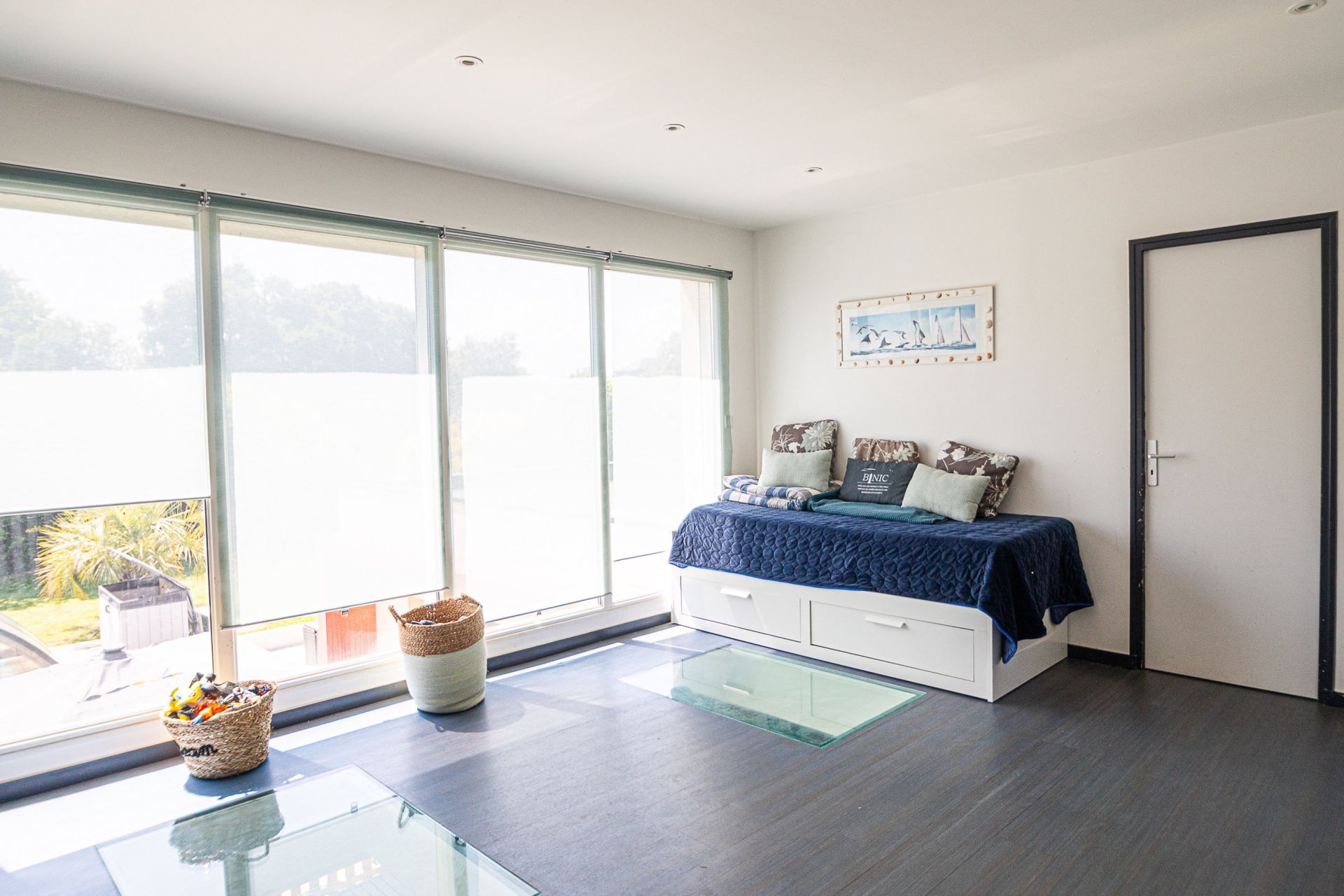 luxury house 9 Rooms for sale on PLOURHAN (22410)