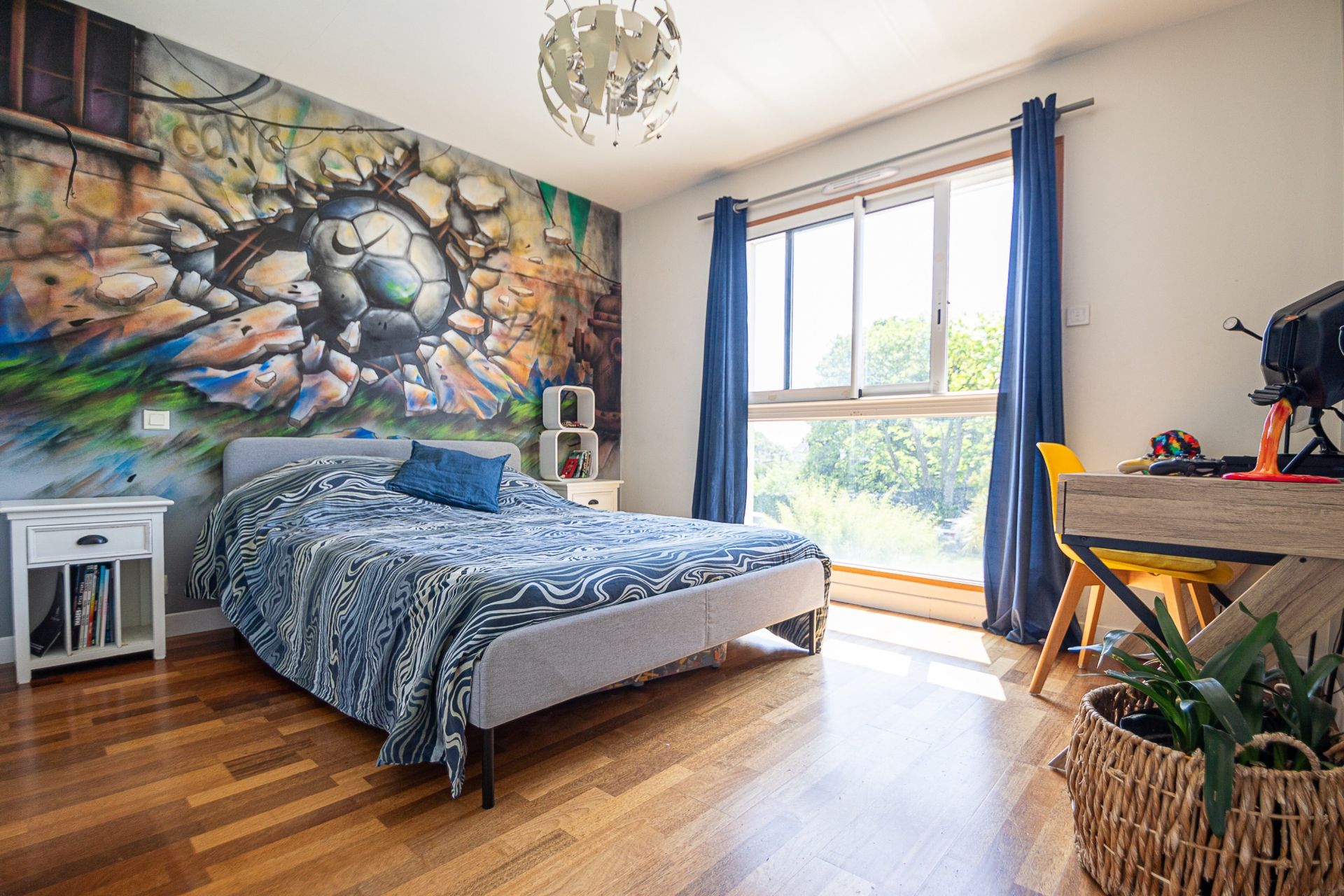 luxury house 9 Rooms for sale on PLOURHAN (22410)