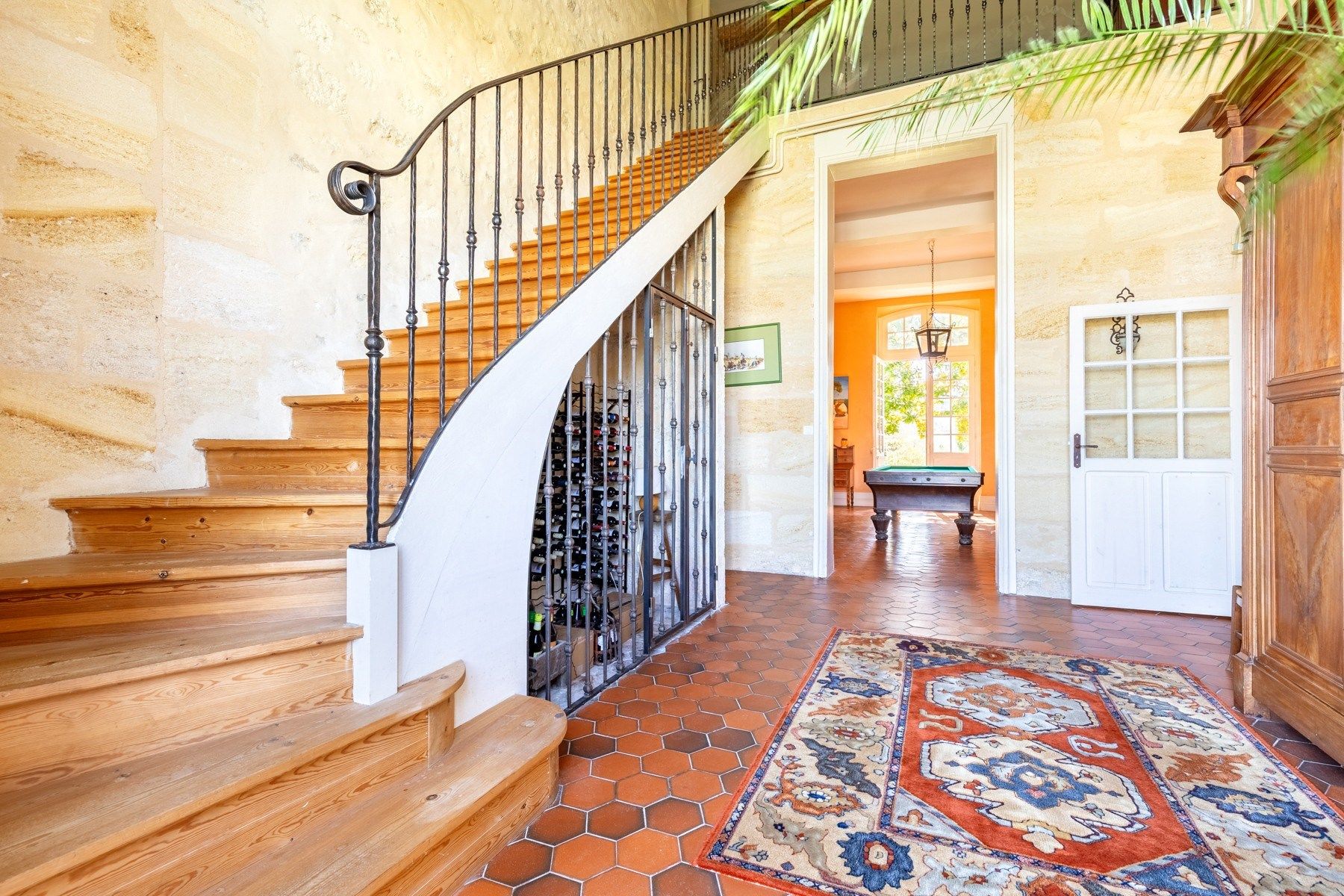 luxury property 12 Rooms for sale on BORDEAUX (33000)