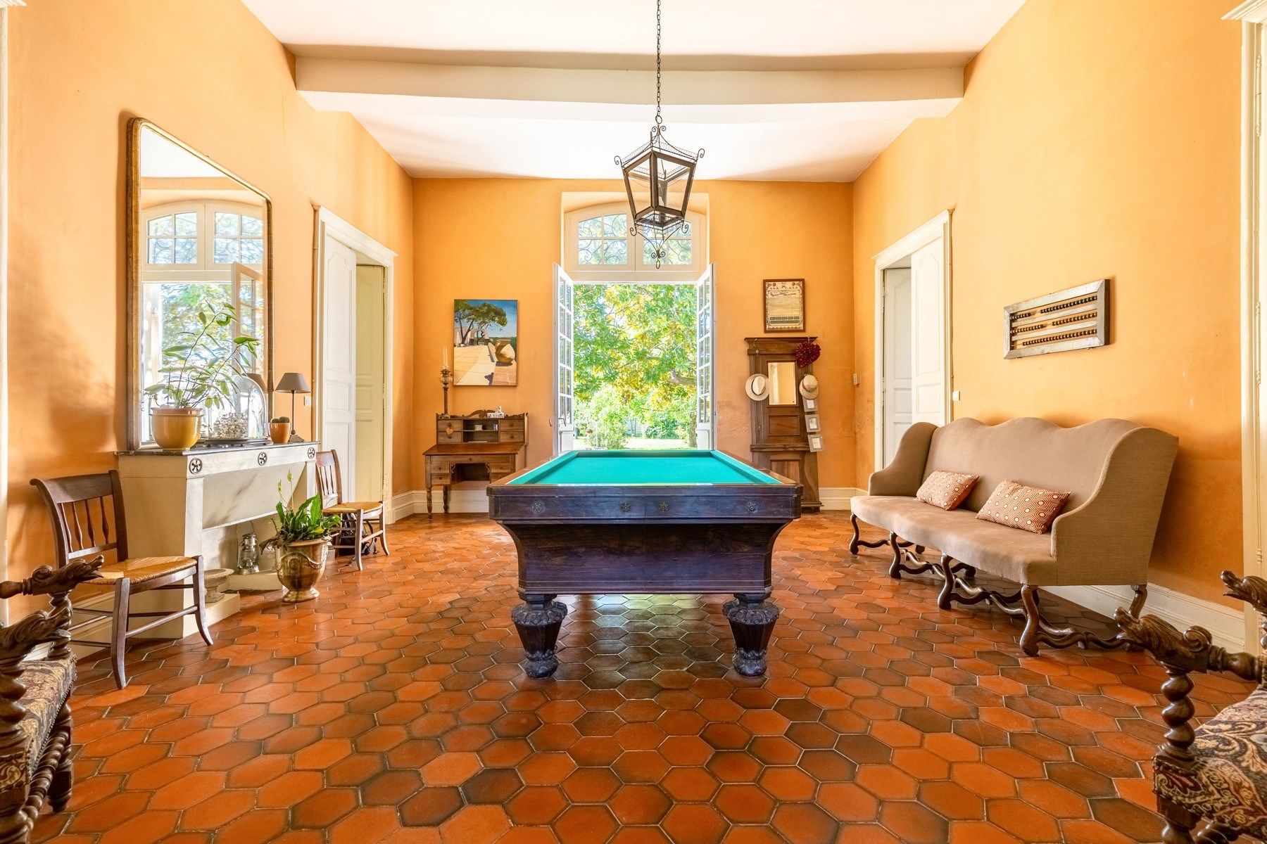 luxury property 12 Rooms for sale on BORDEAUX (33000)