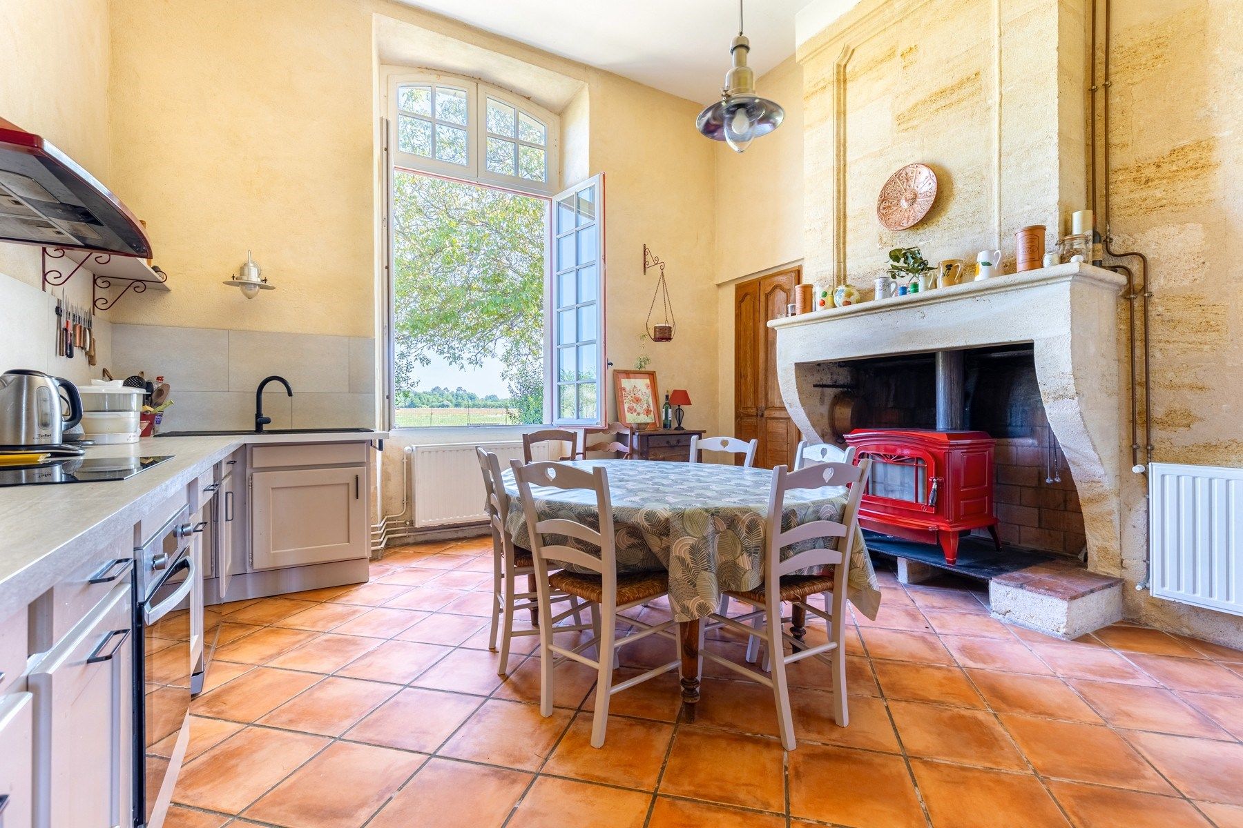 luxury property 12 Rooms for sale on BORDEAUX (33000)