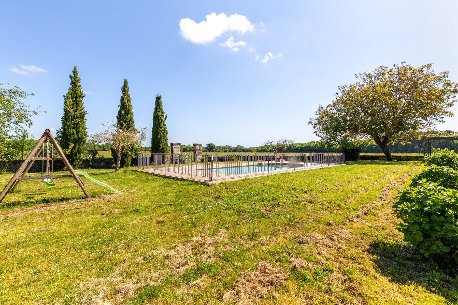 luxury property 12 Rooms for sale on BORDEAUX (33000)