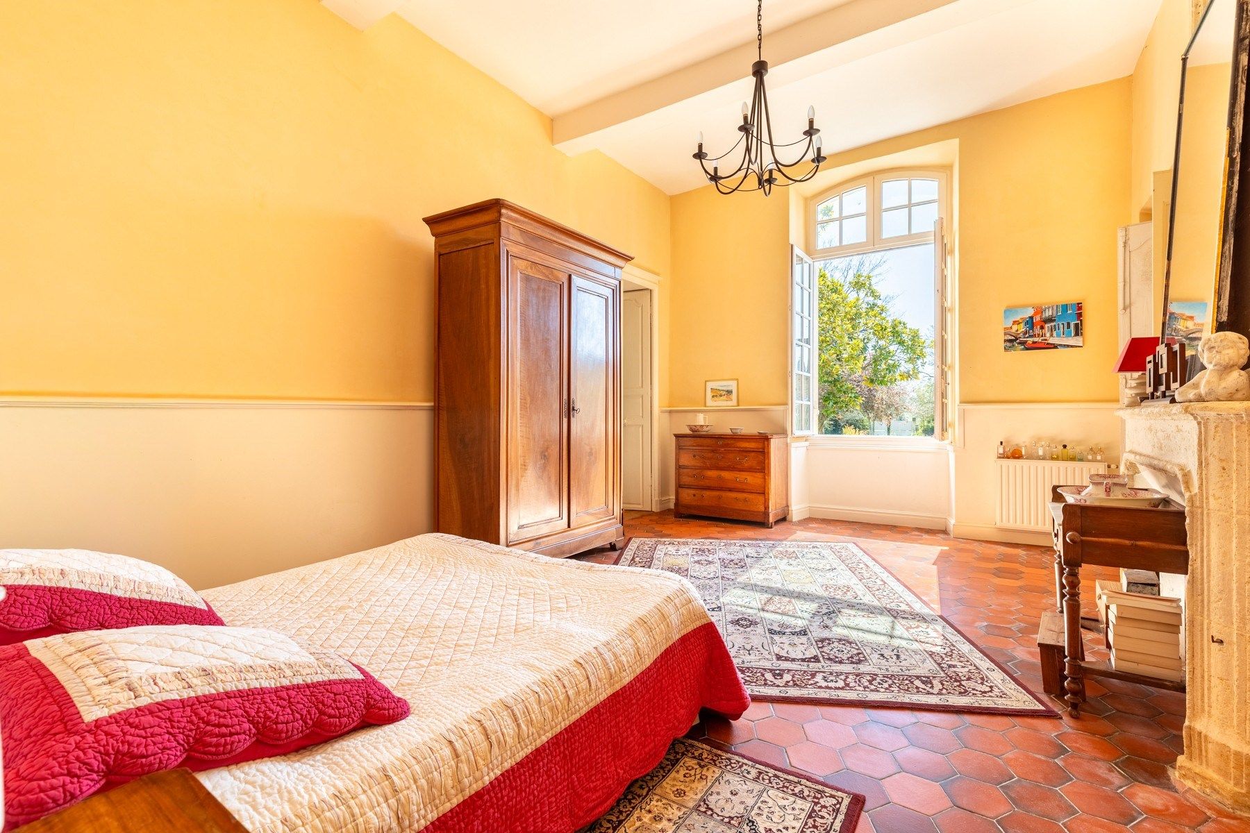 luxury property 12 Rooms for sale on BORDEAUX (33000)