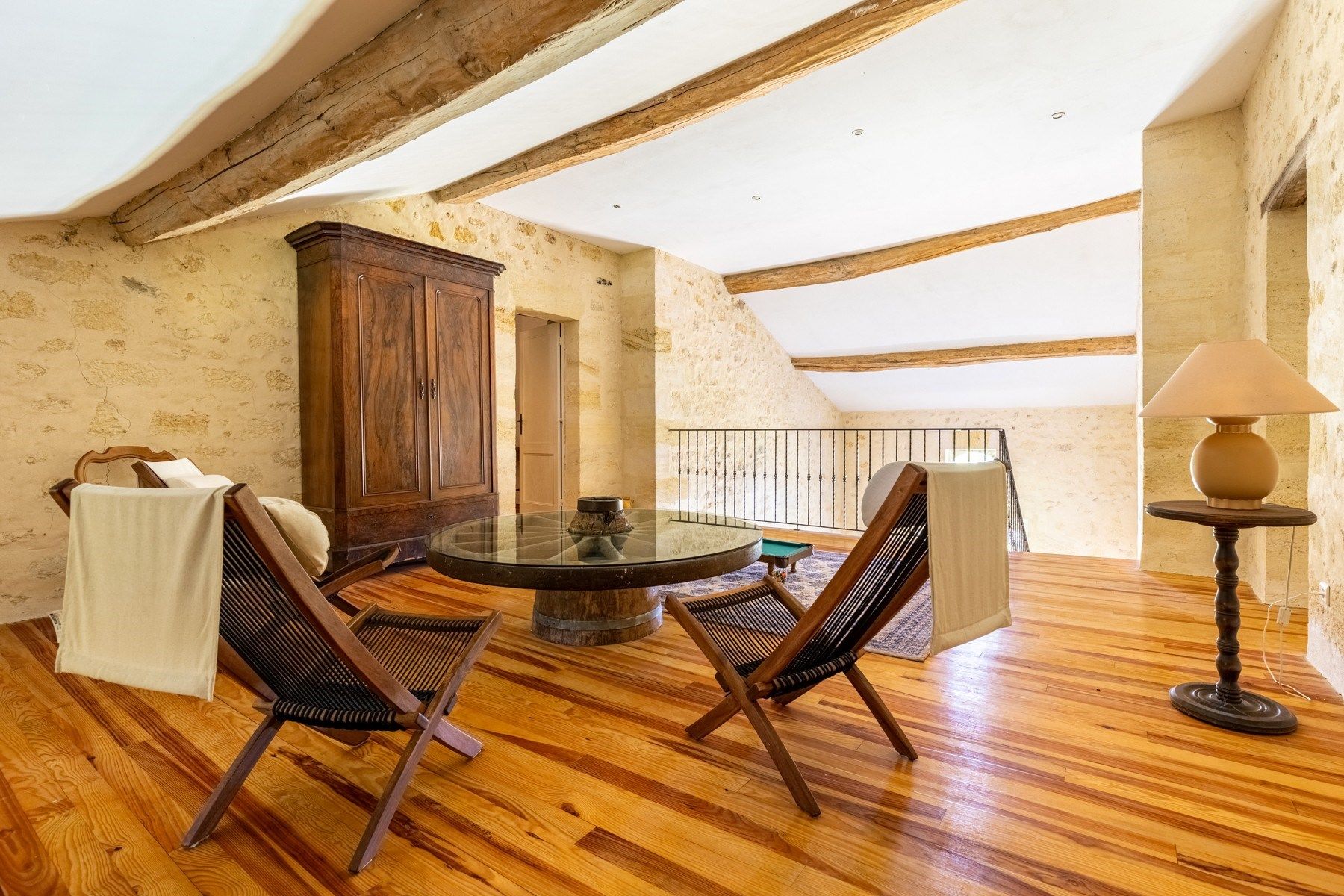 luxury property 12 Rooms for sale on BORDEAUX (33000)