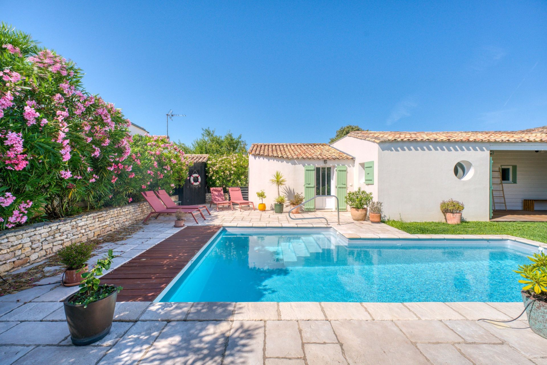 luxury house 7 Rooms for sale on LOIX (17111)