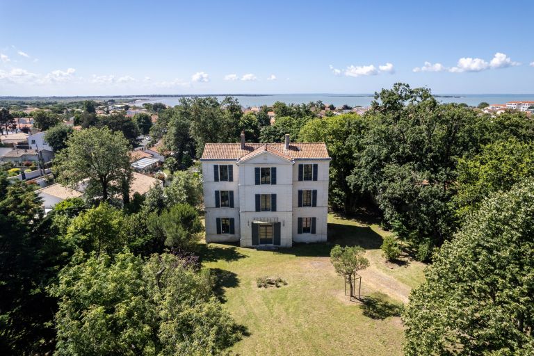 maison bourgeoise 8 Pièces en vente sur FOURAS (17450)