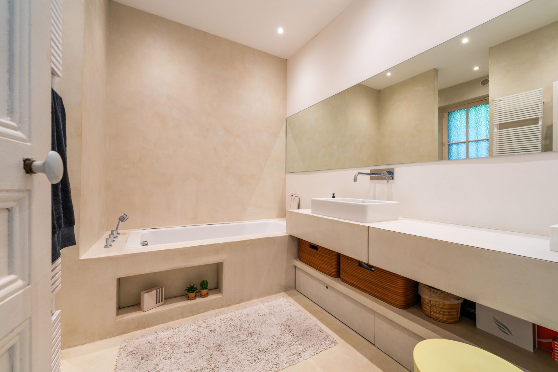 luxury house 3 Rooms for sale on MARSEILLE (13007)